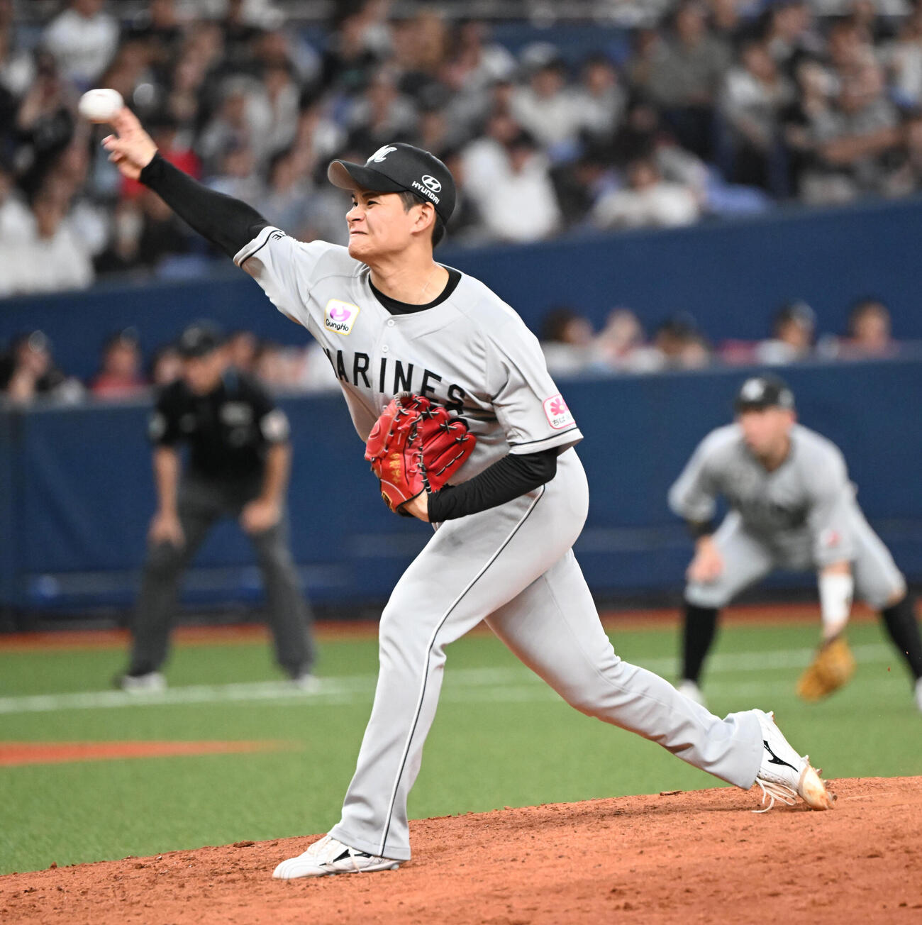オリックス対ロッテ　7回に登板するロッテ中森俊介（撮影・和賀正仁）