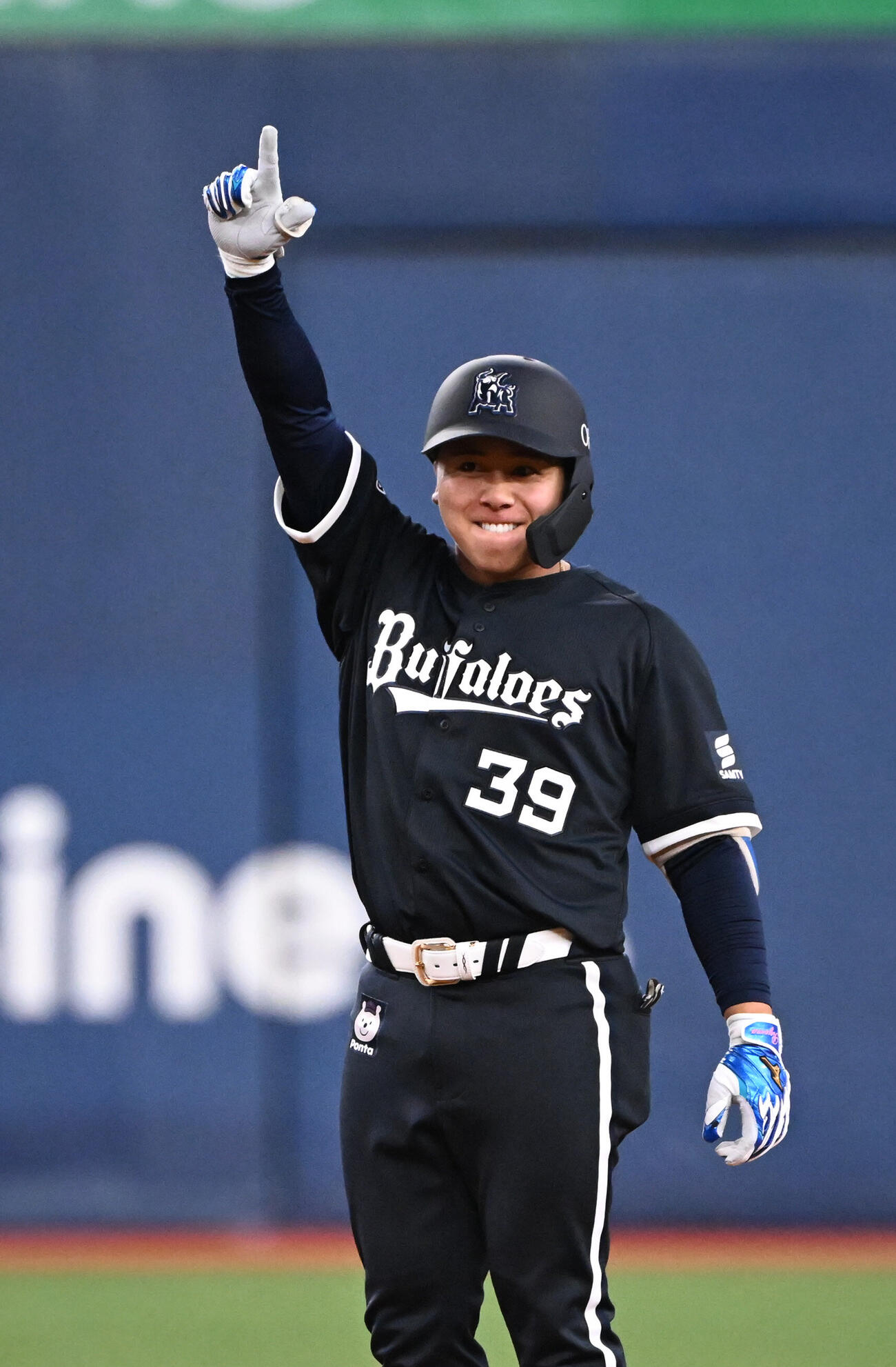 オリックス対ロッテ　6回裏オリックス1死二塁、中越え適時二塁打を放った池田陵真はポーズ（撮影・和賀正仁）