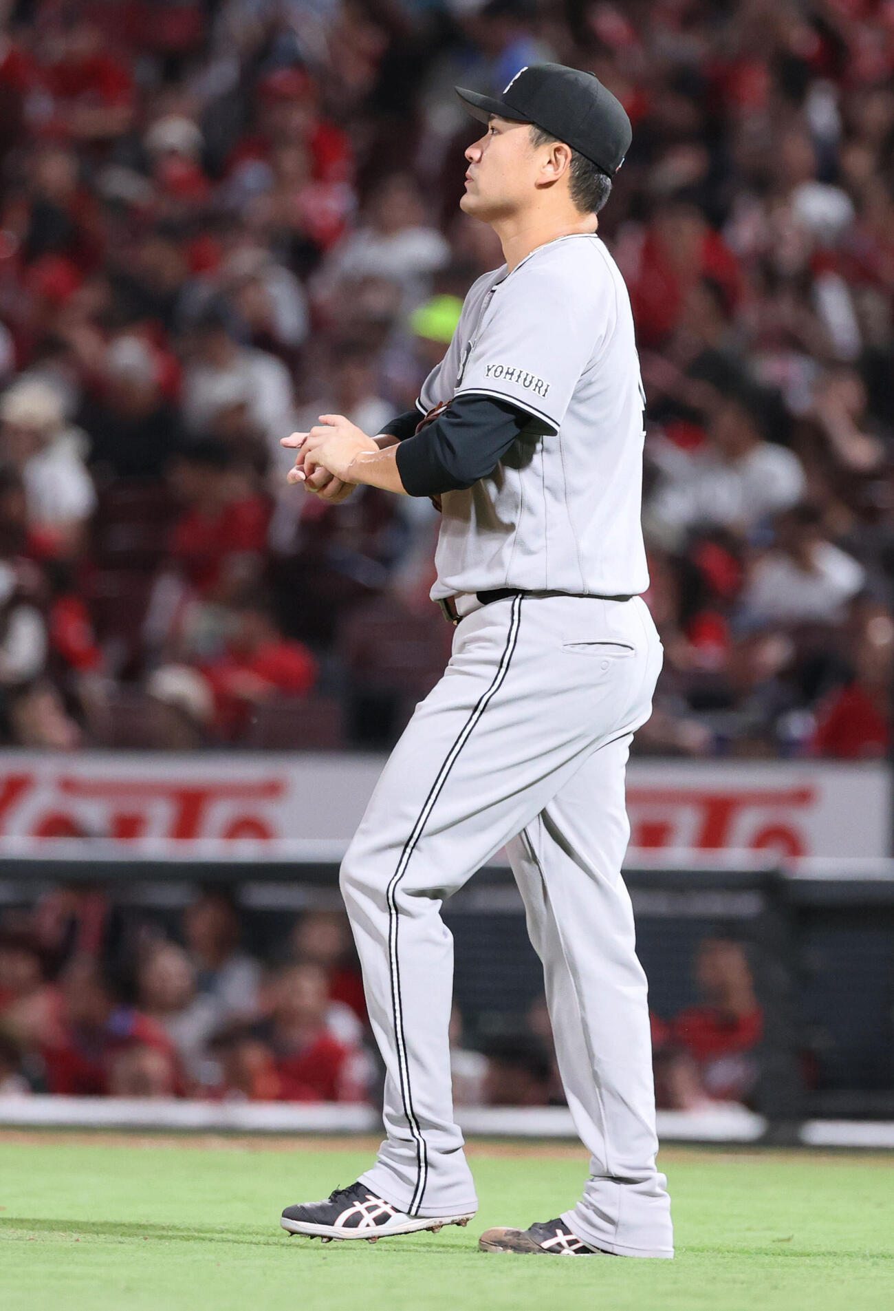 広島対巨人　3回裏広島1死三塁、坂倉将吾に右犠飛を浴びた巨人田中将大（撮影・加藤孝規）