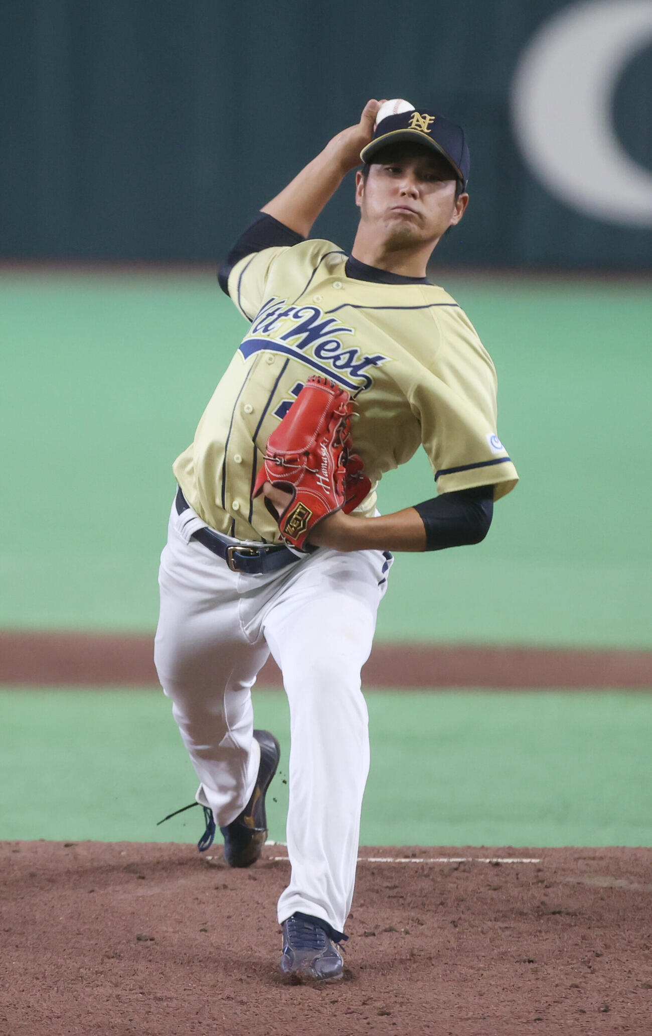 NTT西日本対三菱重工East　先発したNTT西日本・浜﨑浩大（撮影・柴田隆二）