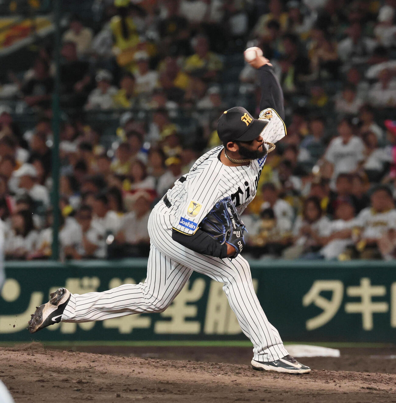 阪神対DeNA　阪神4番手のルイス・セベリーノ（撮影・宮崎幸一）