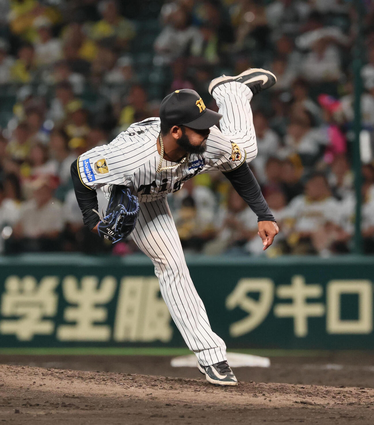 阪神対DeNA　阪神4番手のルイス・セベリーノ（撮影・宮崎幸一）