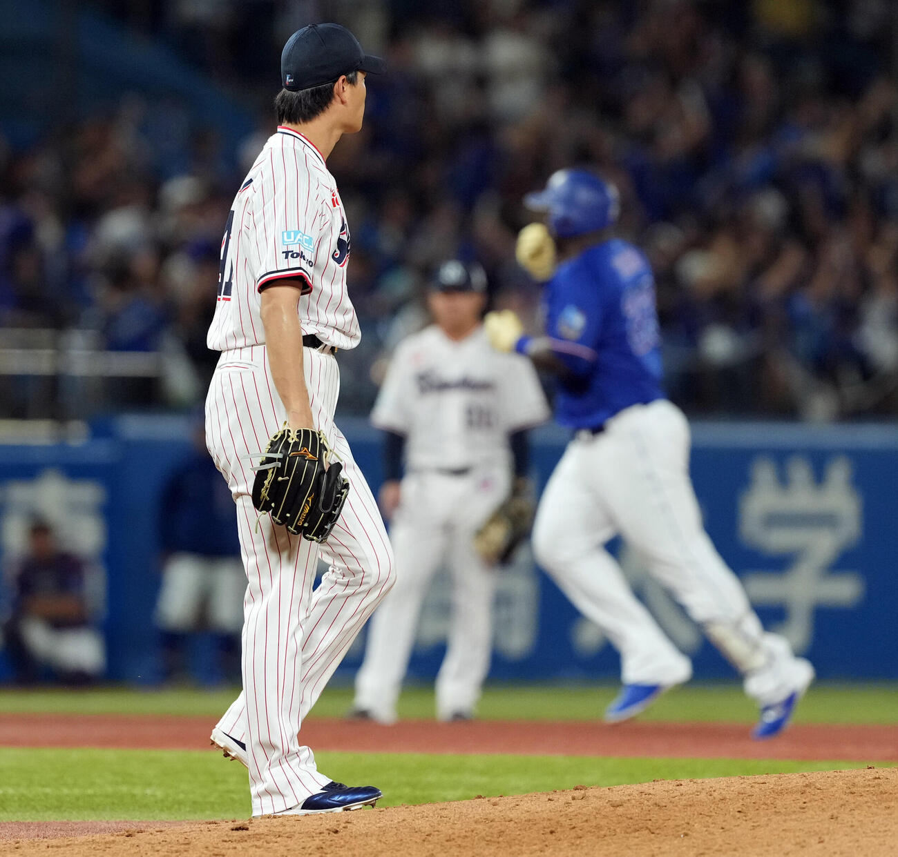 ヤクルト対中日　6回表中日無死一塁、ミゲル・サノーに2点本塁打を浴びる高橋奎二（撮影・たえ見朱実）