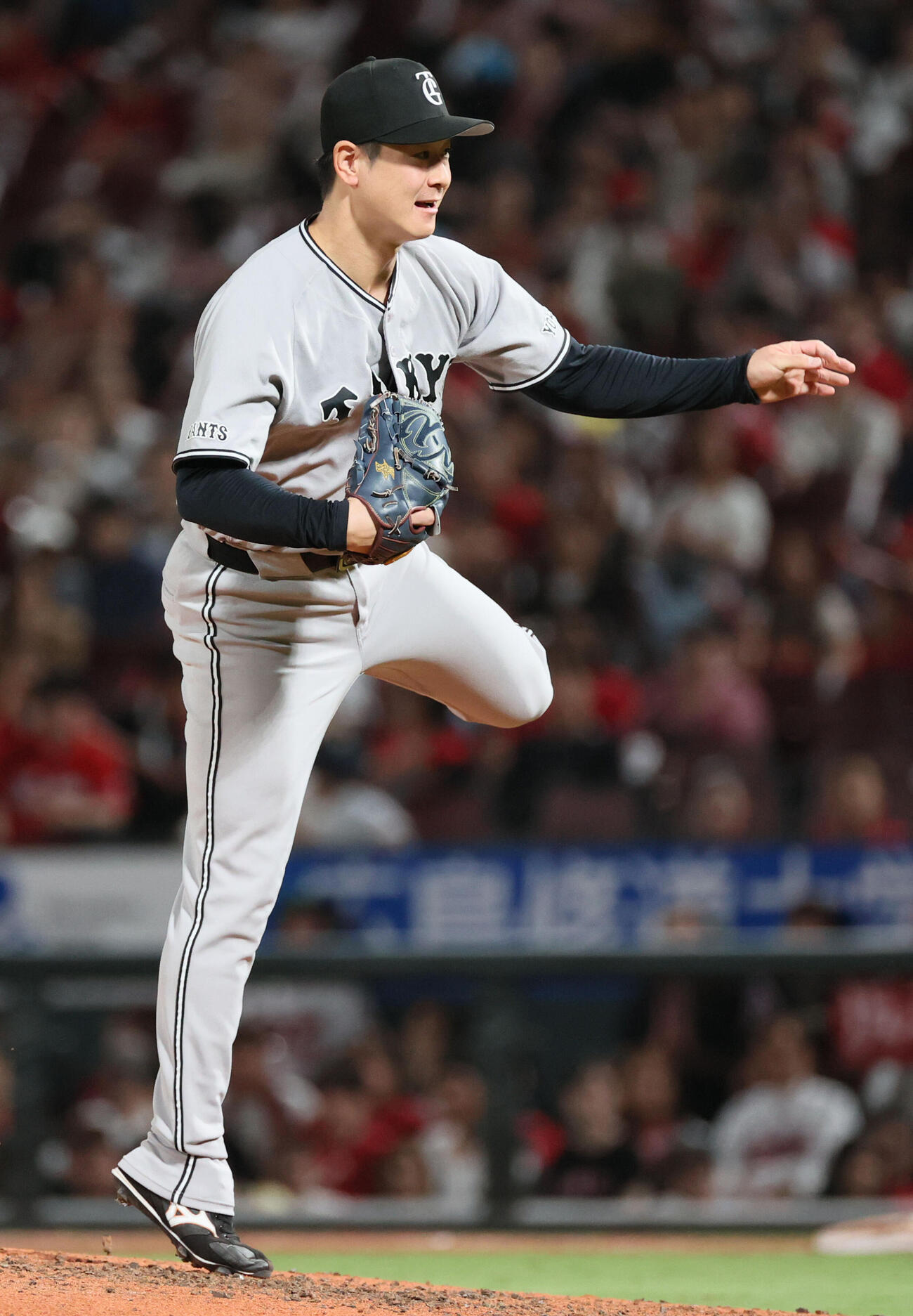広島対巨人　8回裏広島、巨人6番手の中川皓太　（撮影・加藤孝規）