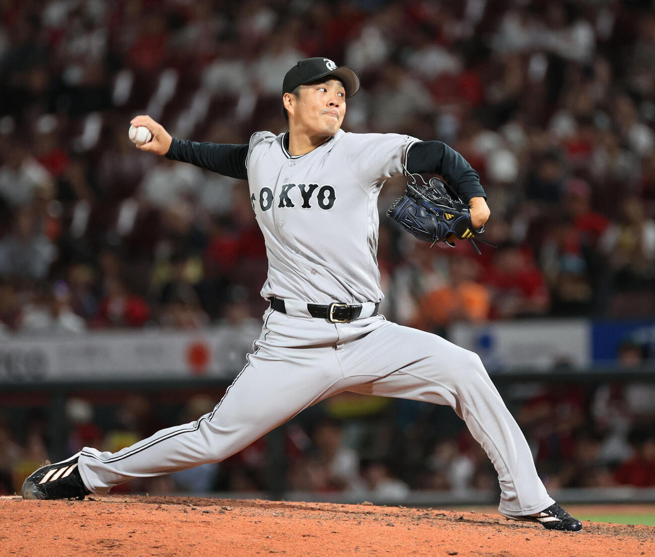 広島対巨人　10回裏広島、巨人9番手の則本昂大　（撮影・加藤孝規）