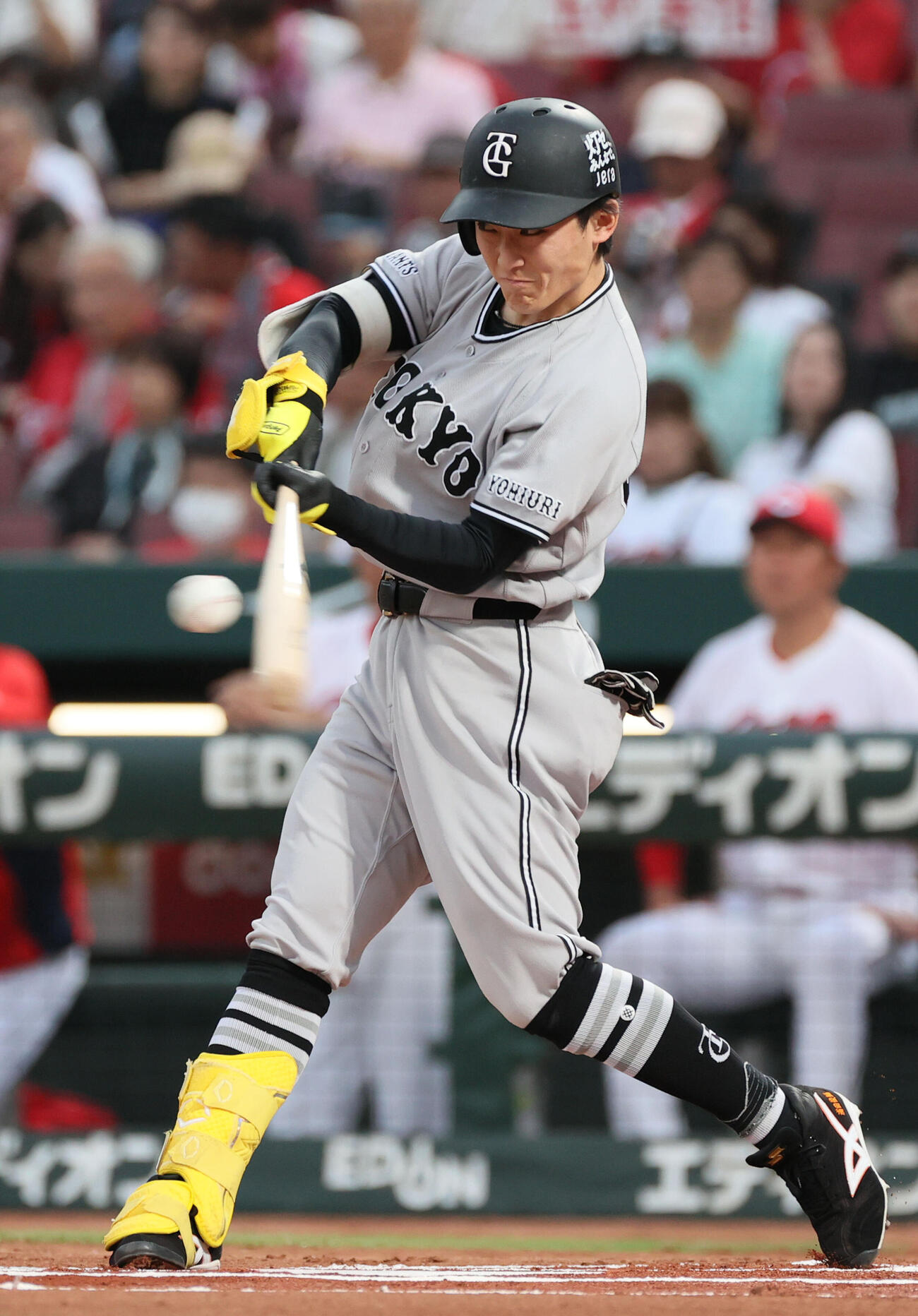 広島対巨人　1回表巨人無死、浦田俊輔は右前打を放つ（撮影・加藤孝規）