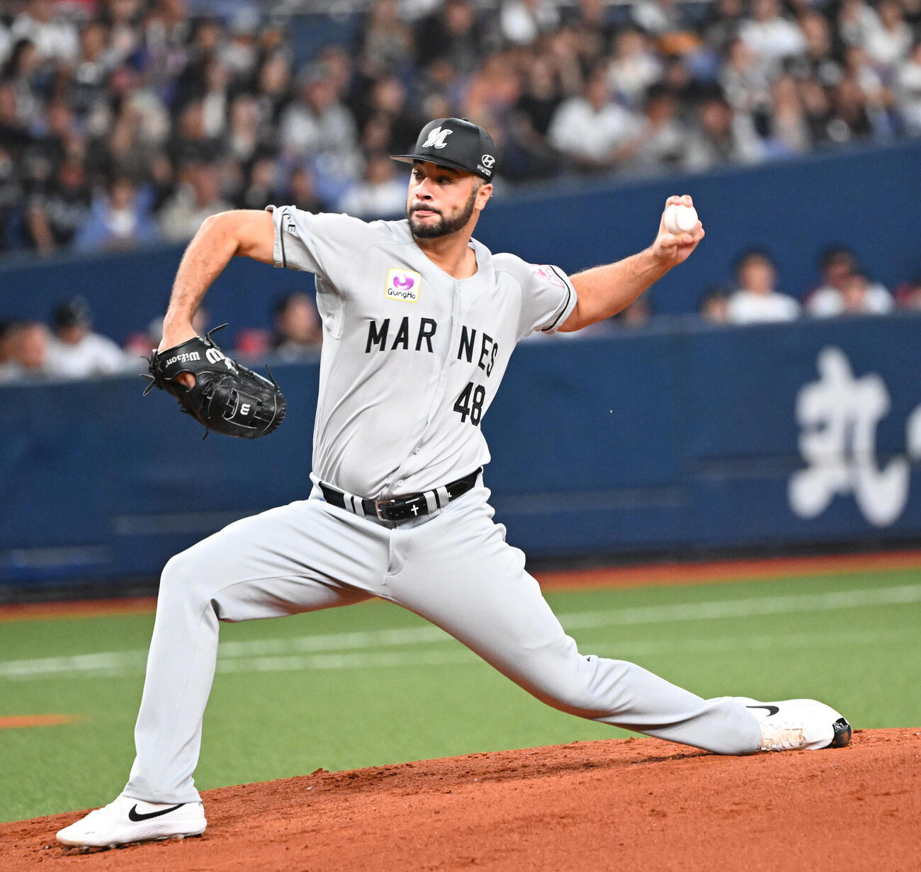 オリックス対ロッテ　先発するロッテ・ジョーイ・ルケーシー（撮影・和賀正仁）