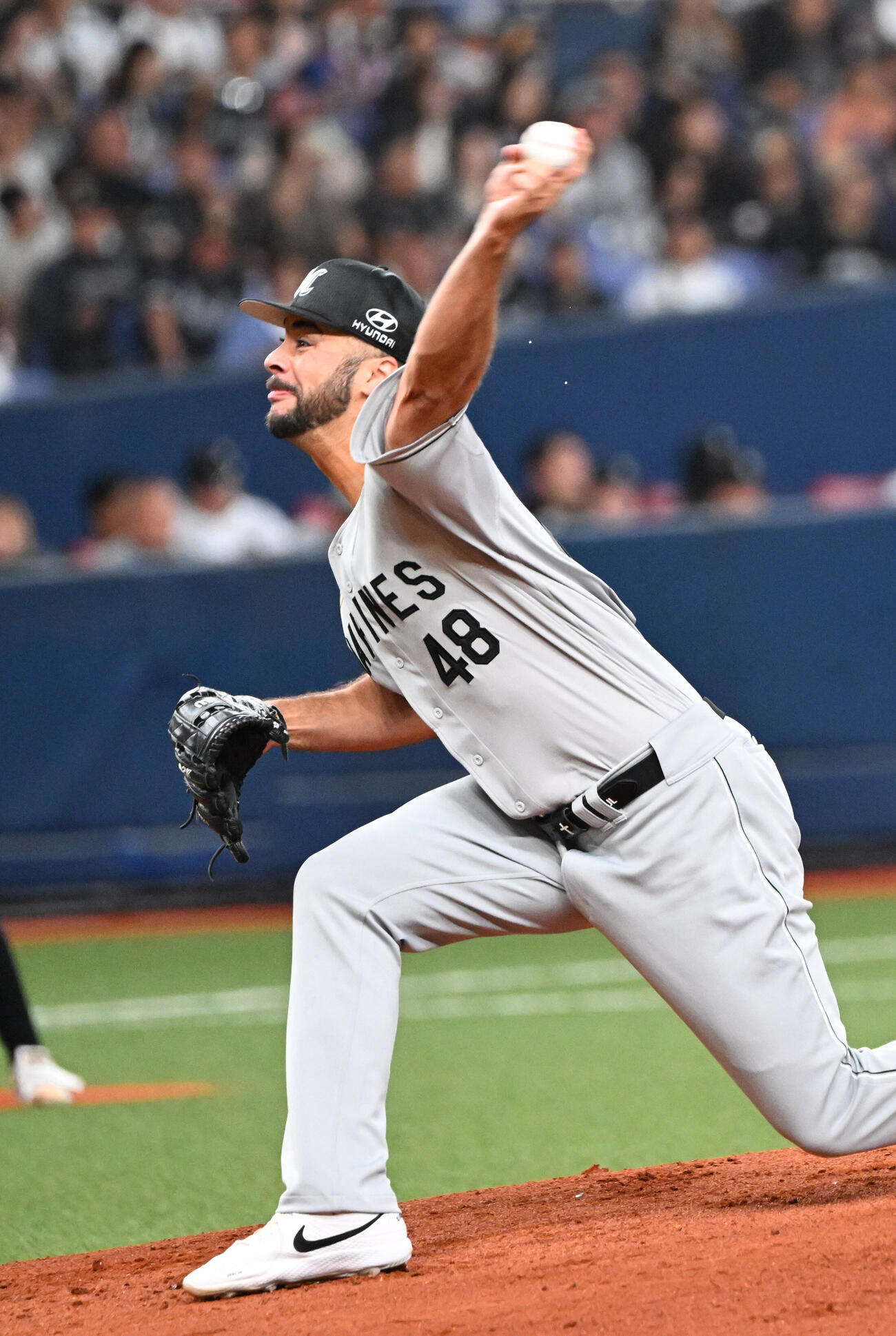 オリックス対ロッテ　先発するロッテ・ジョーイ・ルケーシー（撮影・和賀正仁）