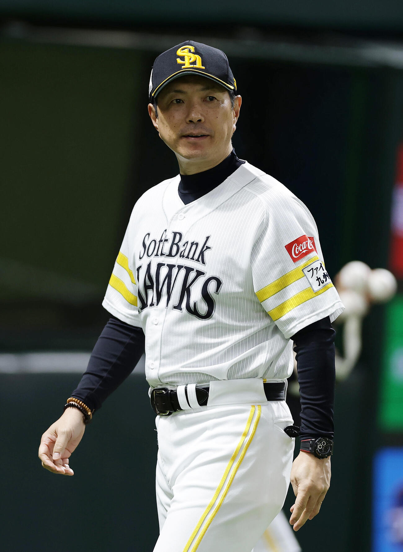 ソフトバンク対西武　6回裏を終え選手交代を告げたソフトバンク小久保裕紀監督（撮影・前田充）
