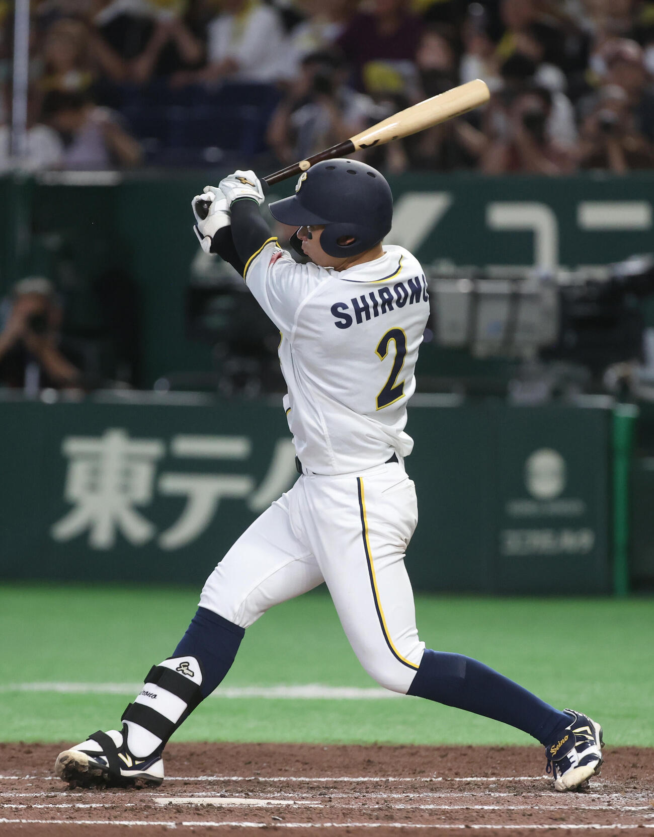 NTT西日本対西濃運輸　4回裏西濃運輸1死一、三塁、城野達哉は適時打を放つ（撮影・柴田隆二）