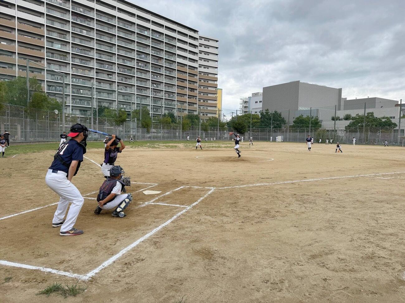 第2回今岡杯なにわキッズソフトボール大会が開催された大阪市内はくもり空だったが全試合を消化した