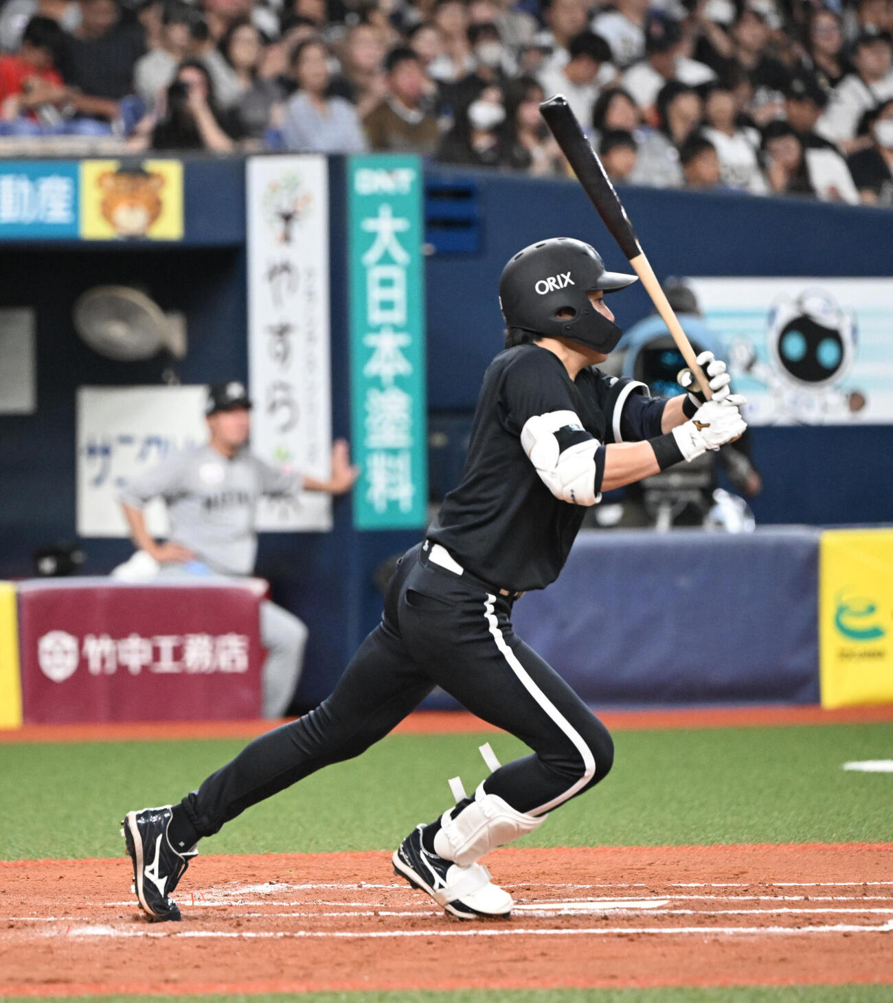オリックス対ロッテ　8回裏オリックス無死、麦谷祐介は内野安打を放つ（撮影・和賀正仁）