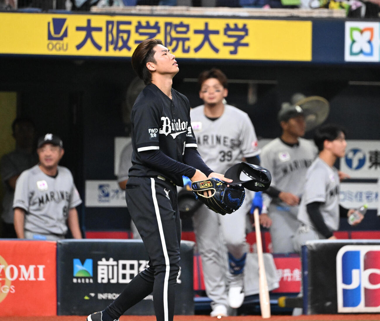 オリックス対ロッテ　4回表ロッテ無死一、二塁、藤原に適時打を浴びた曽谷龍平（撮影・和賀正仁）