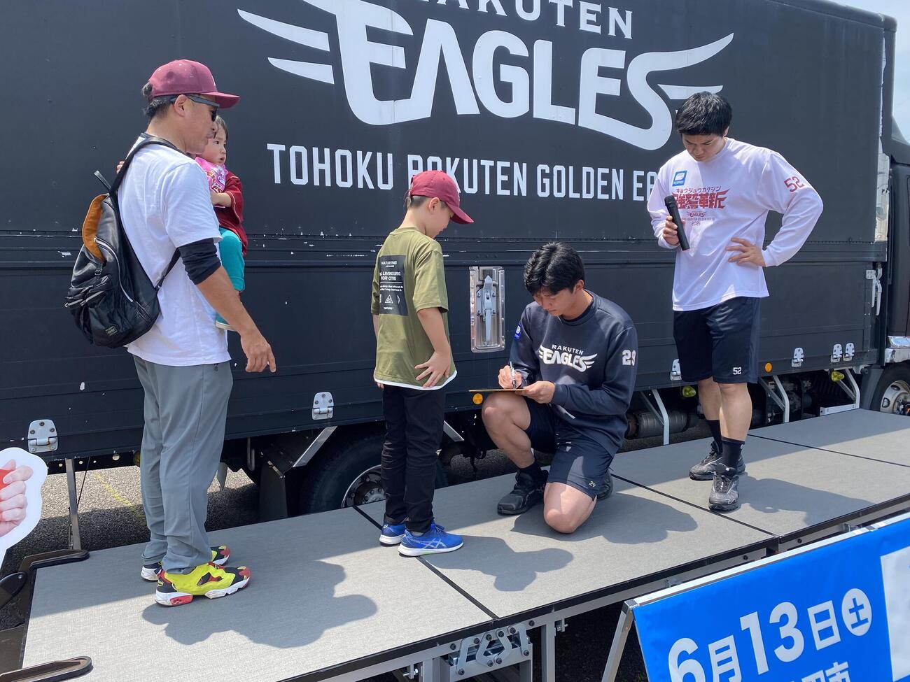 楽天選手とのサプライズイベントも