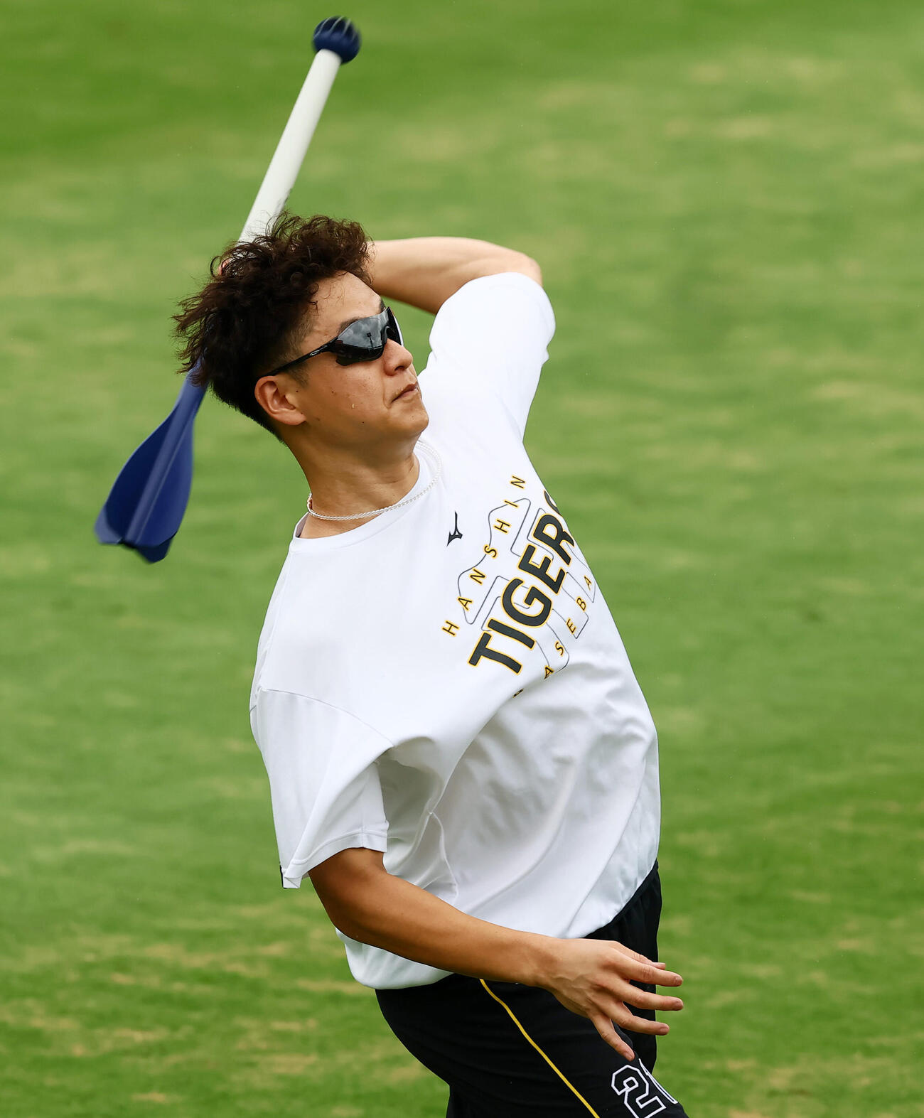 阪神対DeNA　練習でやり投げトレーニングを行う阪神大竹耕太郎（撮影・加藤哉）