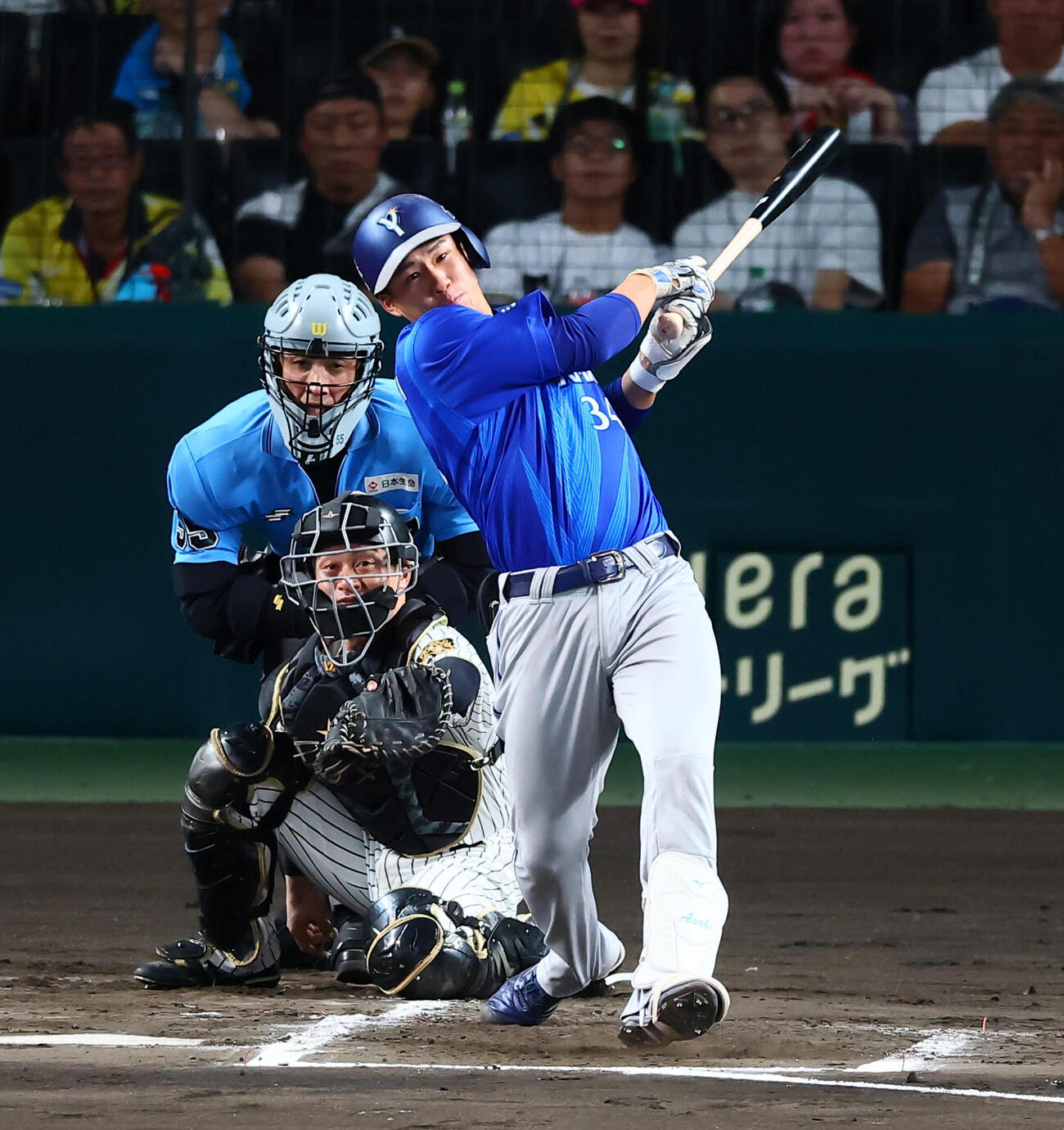 阪神対DeNA 2回表DeNA1死一塁、宮下朝陽は左前打を放つ（撮影・加藤哉）