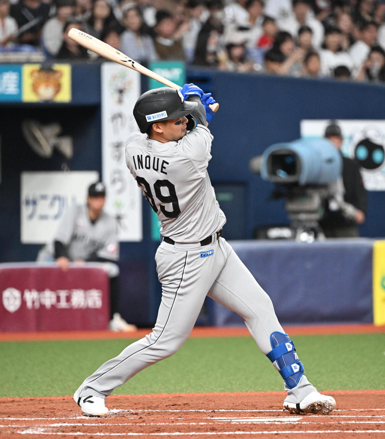 オリックス対ロッテ　2回表ロッテ2死、本塁打を放つ井上広大（撮影・和賀正仁）