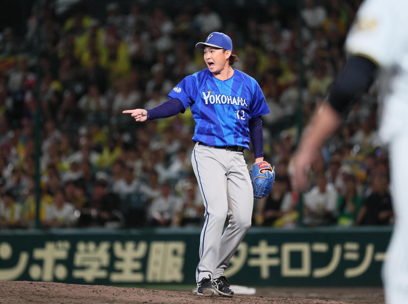 阪神対DeNA 5回裏阪神2死一、二塁、竹田祐は近本光司を遊ゴロに仕留める（撮影・宮崎幸一）