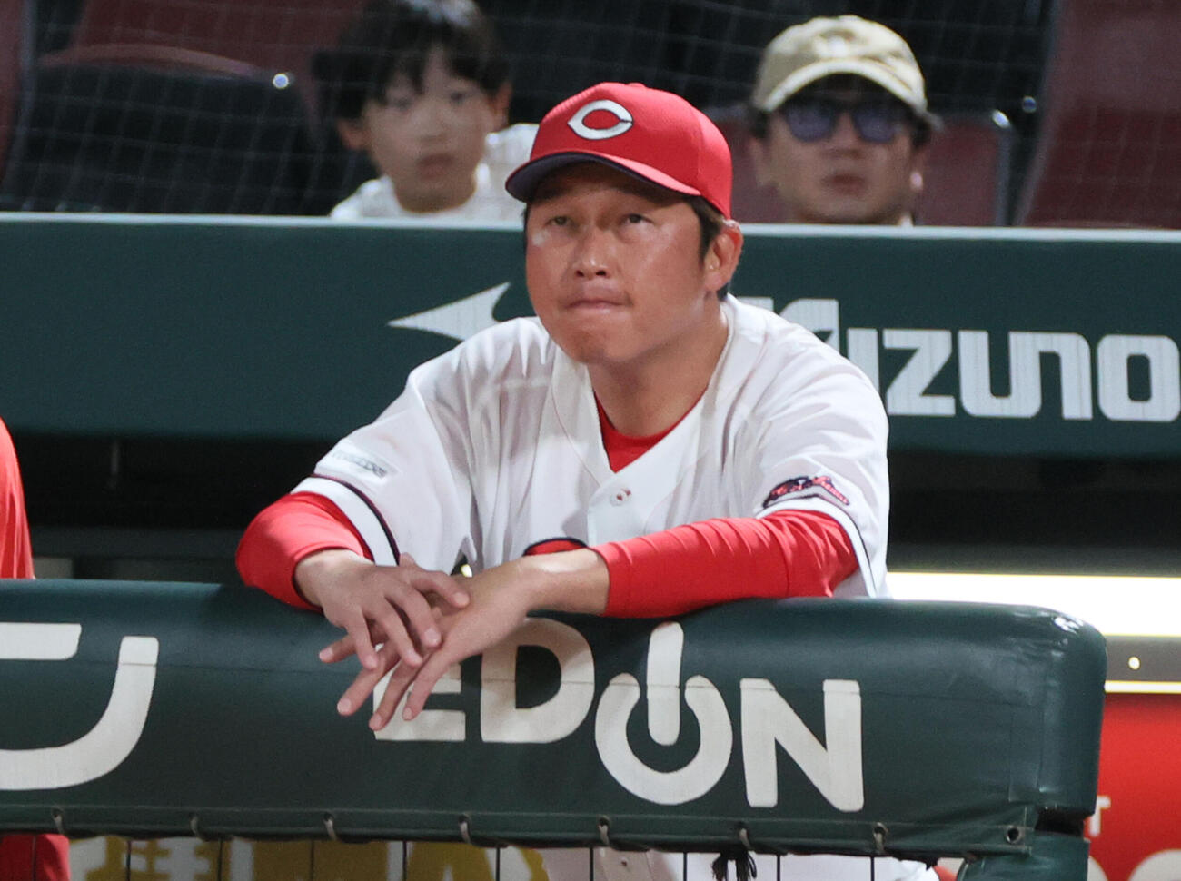 広島対巨人　9回裏広島、ベンチの広島新井貴浩監督（撮影・加藤孝規）