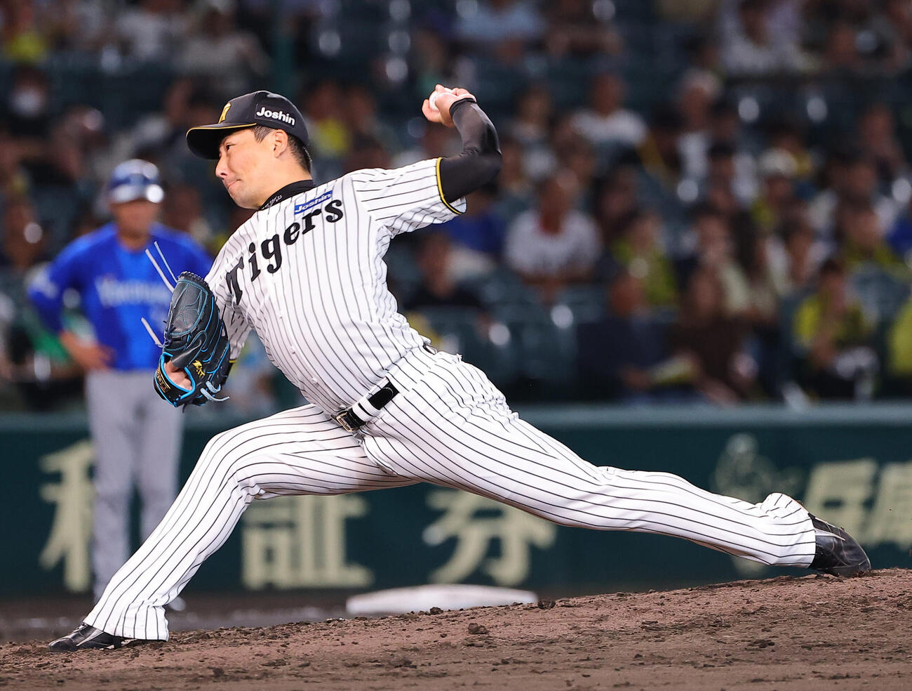 阪神対DeNA　阪神5番手の岩崎優（撮影・上田博志）