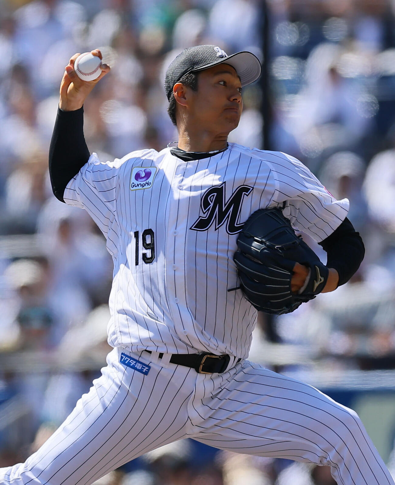 5月30日、阪神戦で力投するロッテ唐川