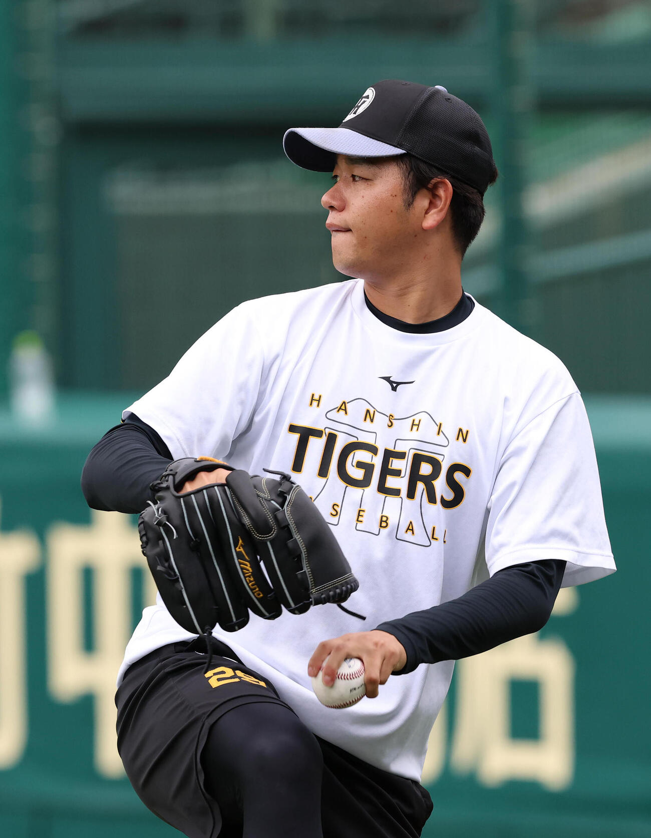 投手指名練習でキャッチボールする高橋遥人（撮影・白石智彦）