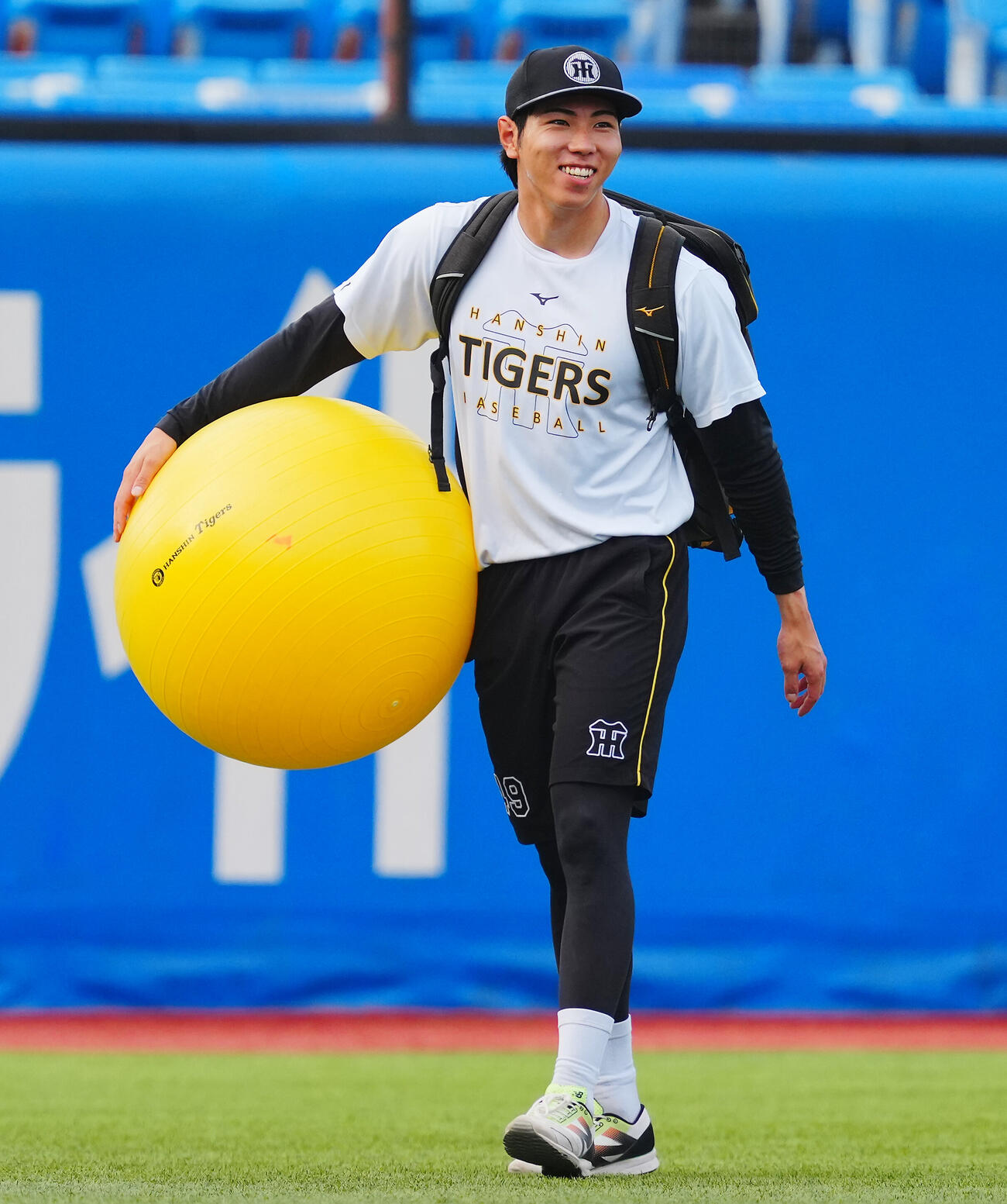 笑顔を見せる阪神工藤泰成（2026年9月撮影）