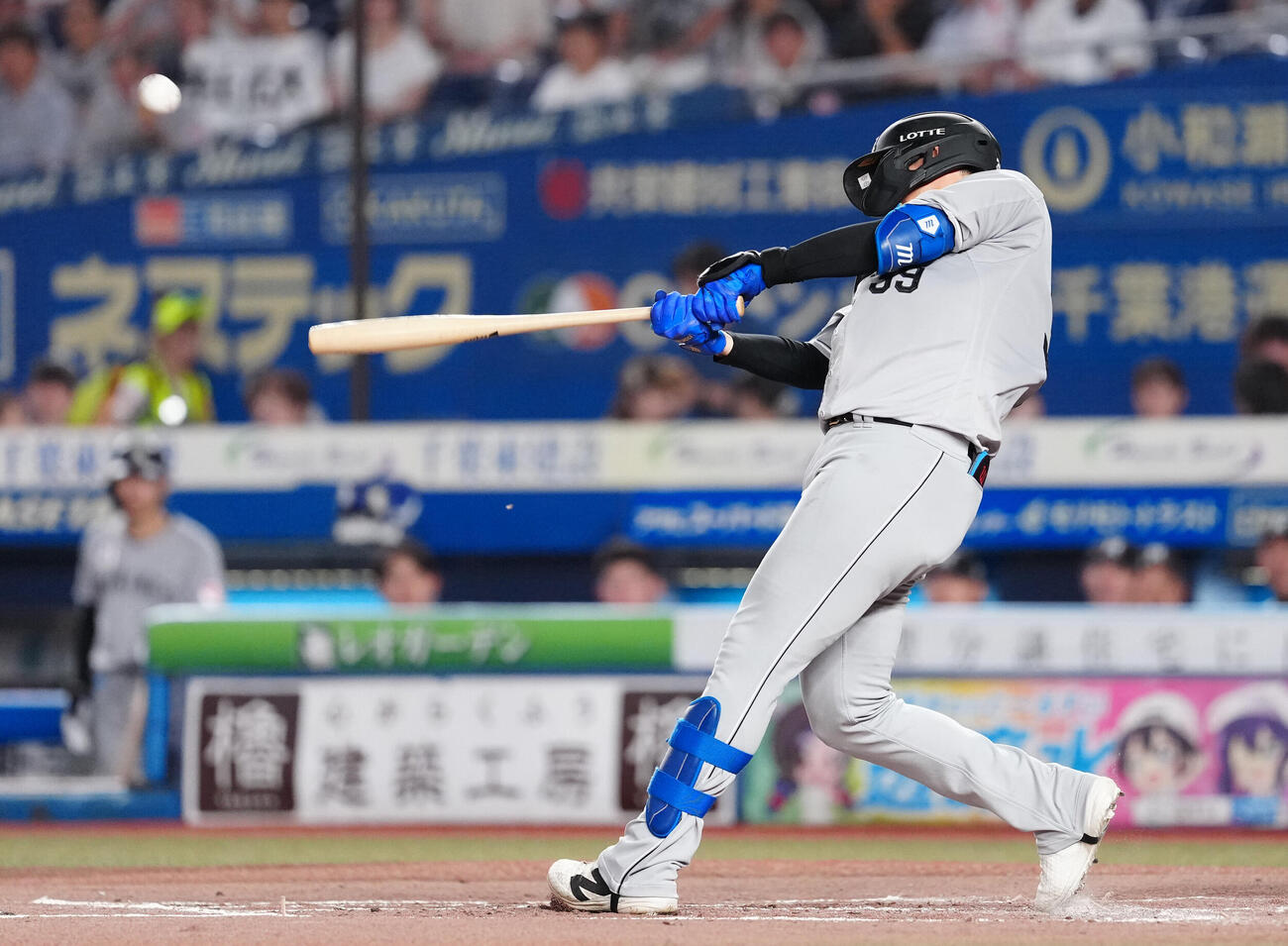 ロッテ対楽天　3回裏ロッテ無死、先制のソロ本塁打を放つ井上広大（撮影・鈴木みどり）