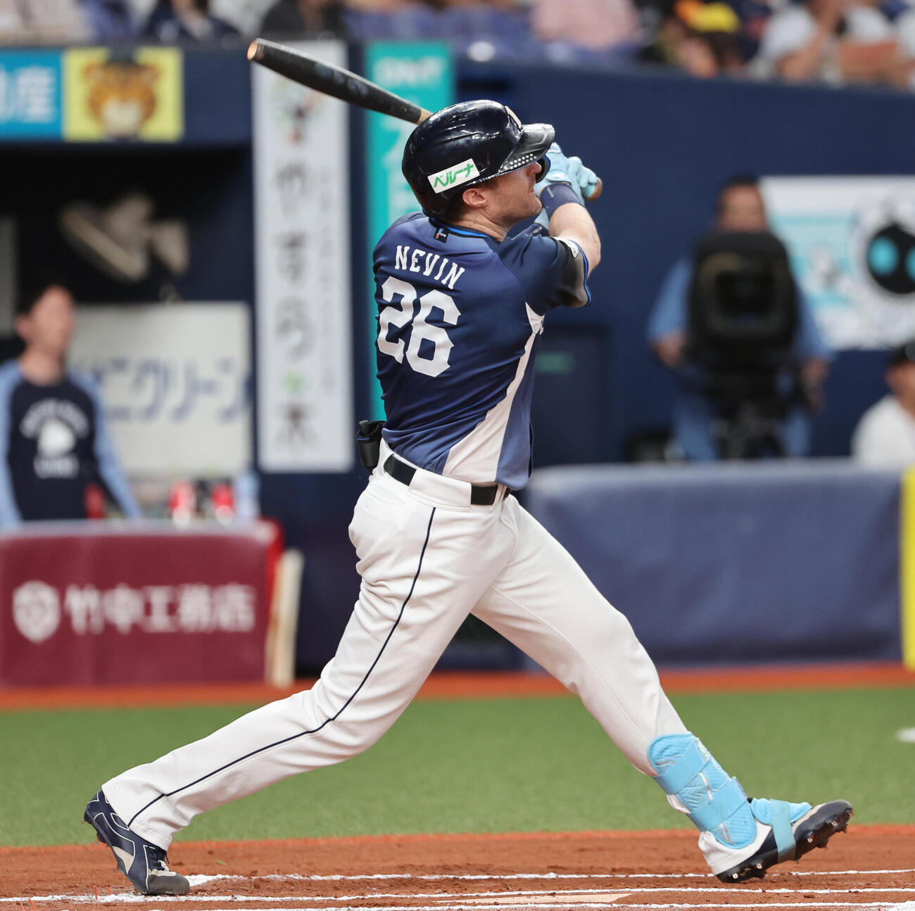 オリックス対西武　6回表西武2死二塁、タイラー・ネビンは適時二塁打を放つ（撮影・西尾就之）