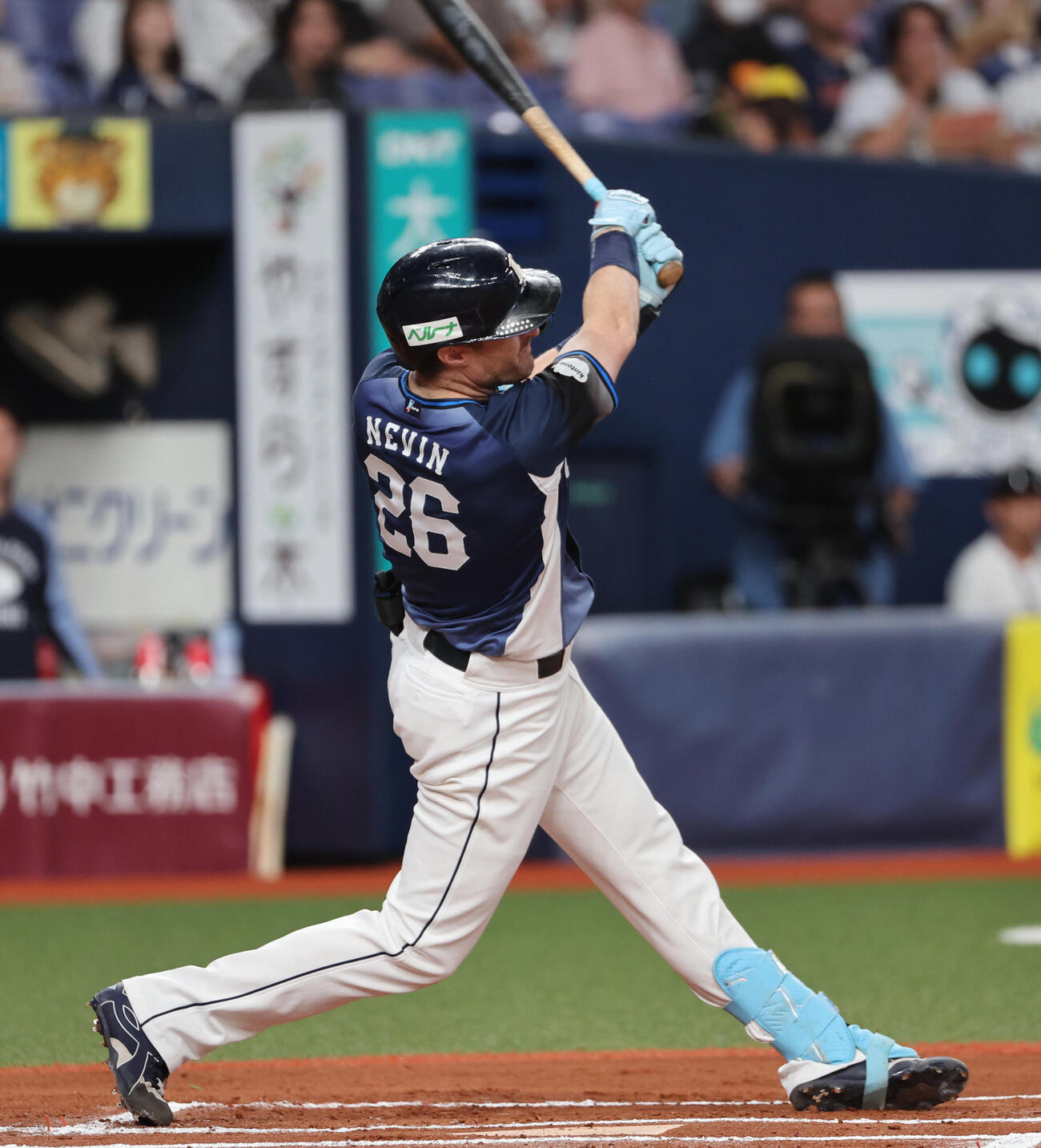 オリックス対西武　6回表西武2死二塁、タイラー・ネビンは適時二塁打を放つ（撮影・西尾就之）