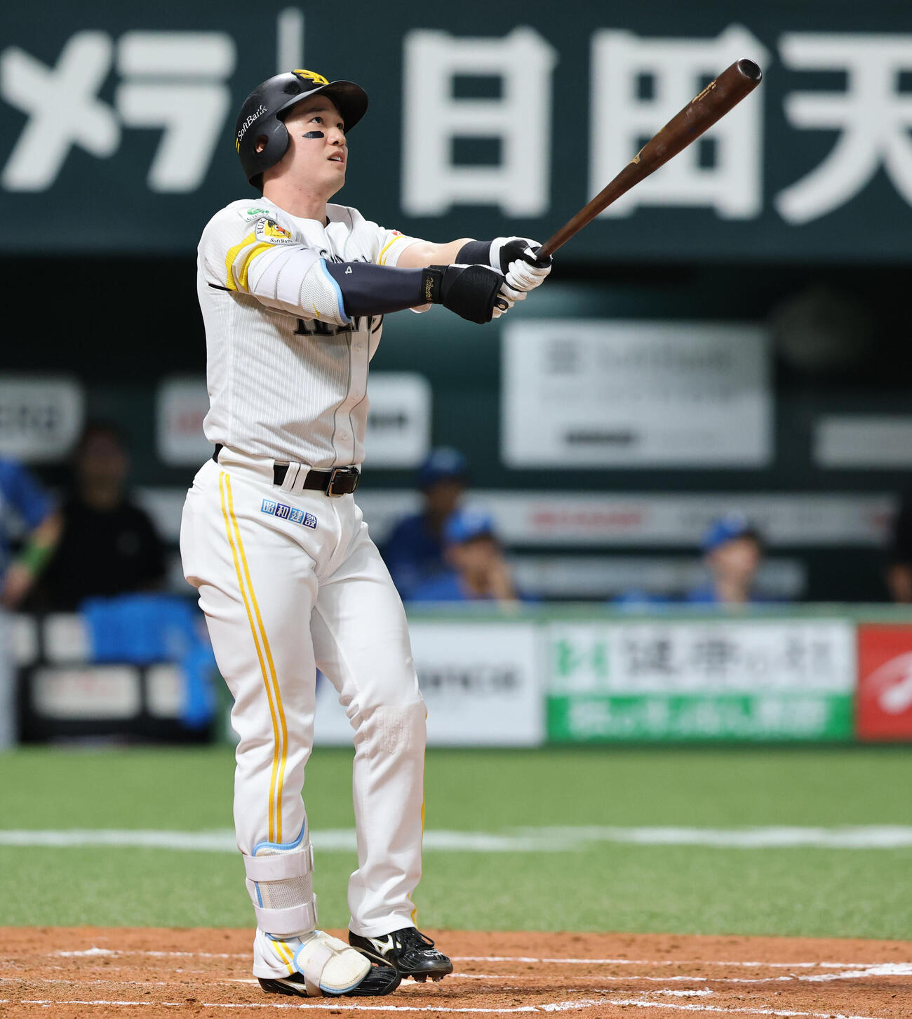 ソフトバンク日本ハム　3回裏ソフトバンク2死二塁、栗原陵矢は右越えに2点本塁打を放つ（撮影・梅根麻紀）