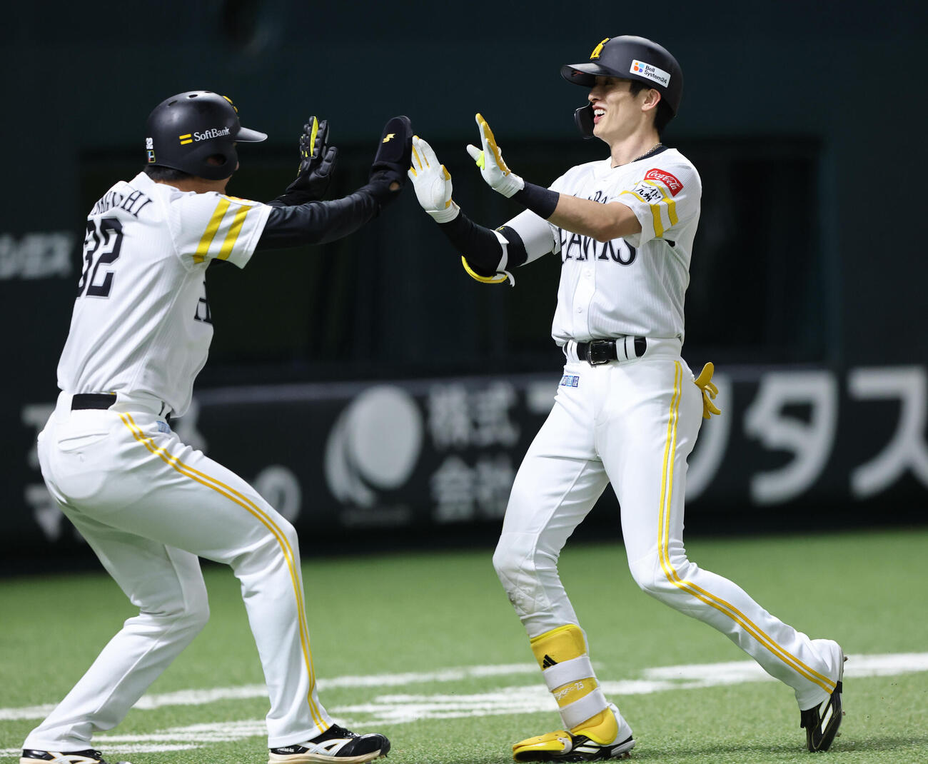 ソフトバンク日本ハム　8回裏ソフトバンク2死満塁、周東佑京は右越えに満塁走塁本塁打を放つ（撮影・梅根麻紀）