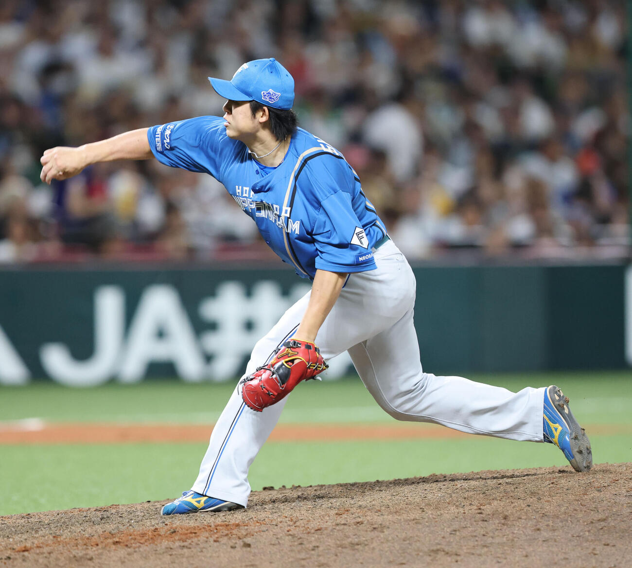 ソフトバンク日本ハム　8回途中に登板した日本ハム進藤勇也（撮影・梅根麻紀）