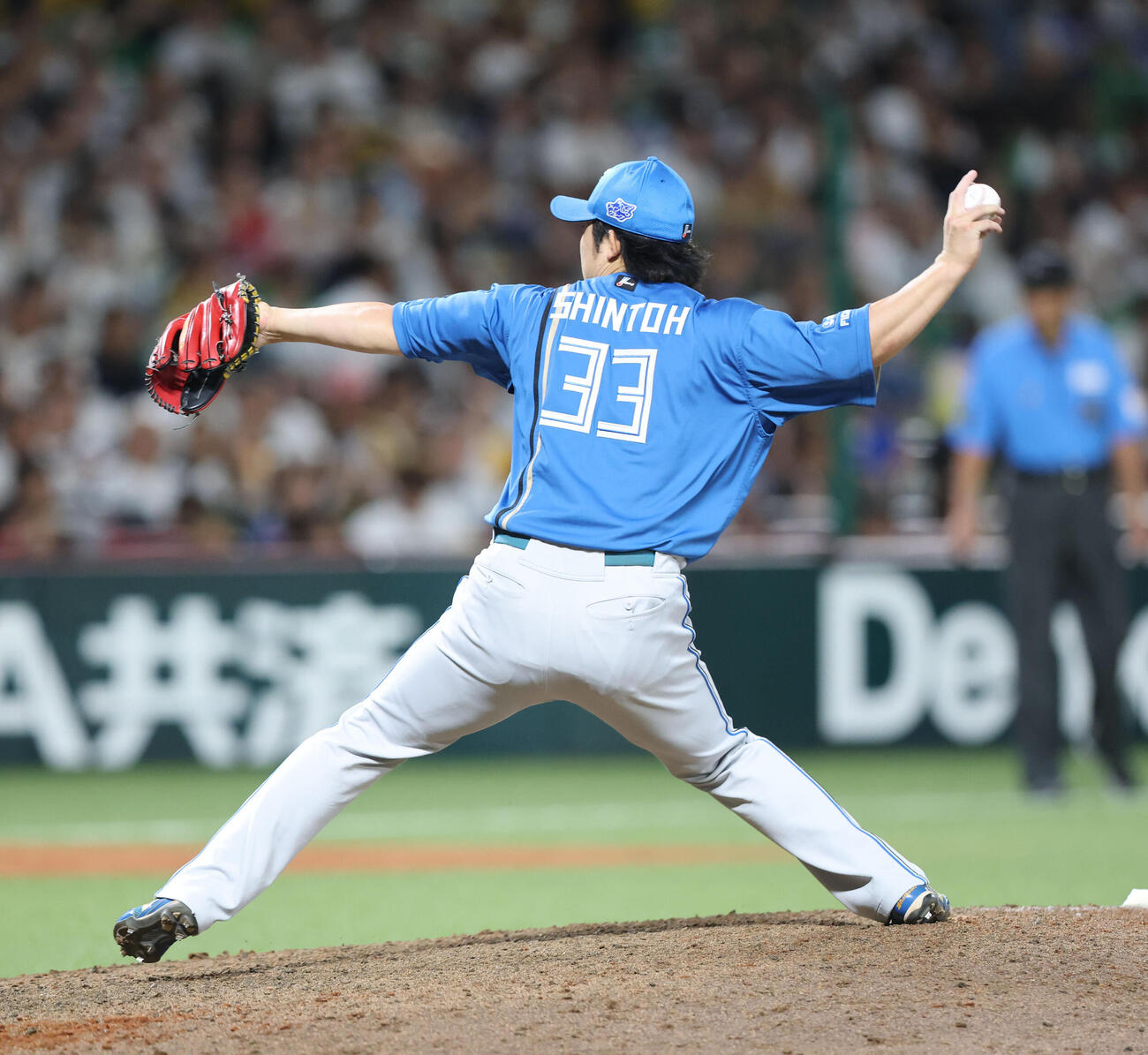 ソフトバンク日本ハム　8回途中に登板した日本ハム進藤勇也（撮影・梅根麻紀）