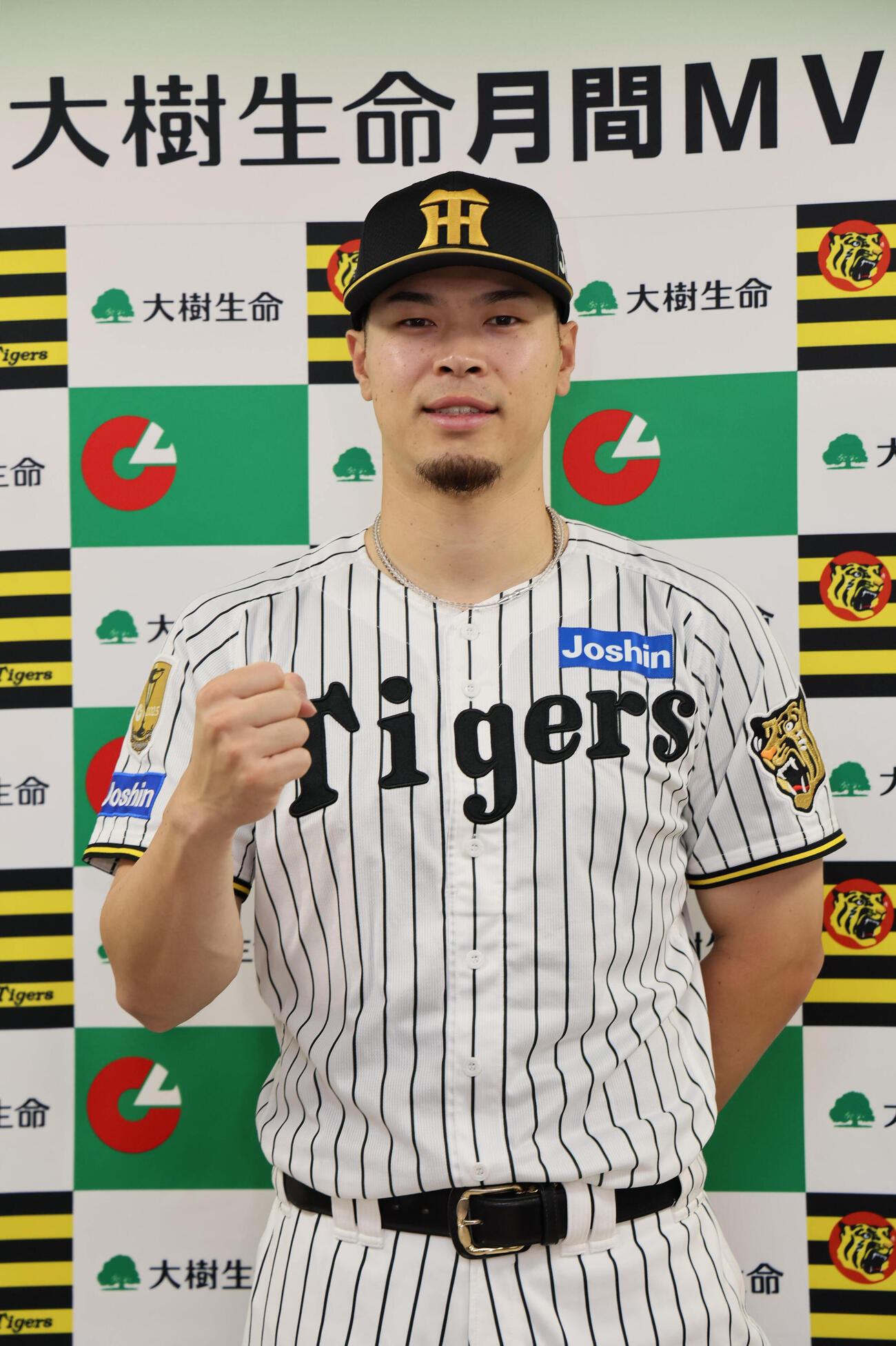 8月の大樹生命月間MVPを獲得した阪神佐藤輝明（撮影・宮崎幸一）