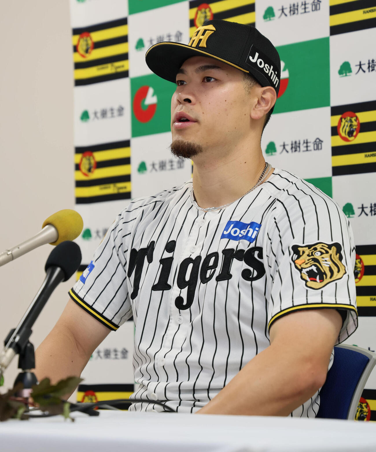 8月の大樹生命月間MVPを獲得した阪神佐藤輝明（撮影・宮崎幸一）