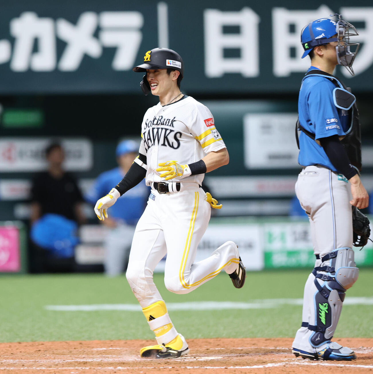 ソフトバンク日本ハム　8回裏ソフトバンク2死満塁、周東佑京は右越えに満塁走塁本塁打を放つ（撮影・梅根麻紀）