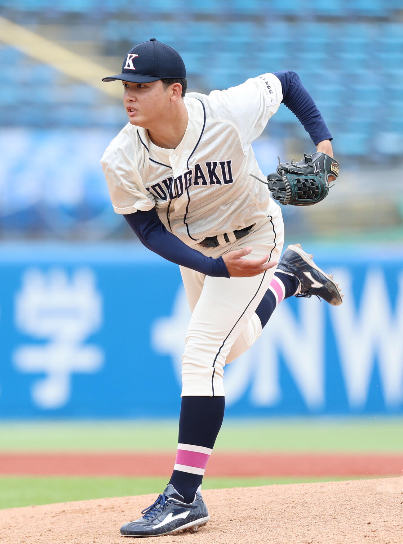 立正大対国学院大　国学院大2番手で登板し力投する南沢佑音（撮影・増田悦実）