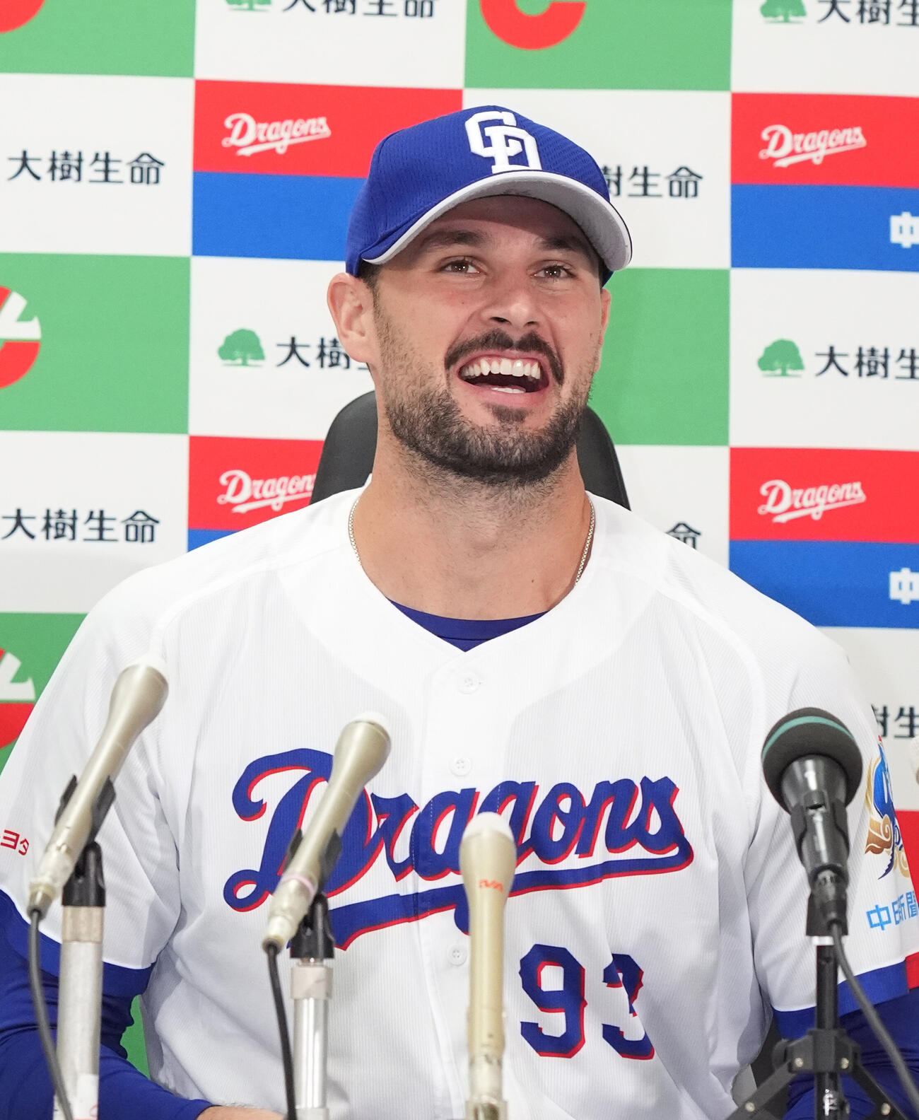 8月度大樹生命月間MVP賞セ・リーグ投手部門に選ばれ会見するカイル・マラー（撮影・森本幸一）