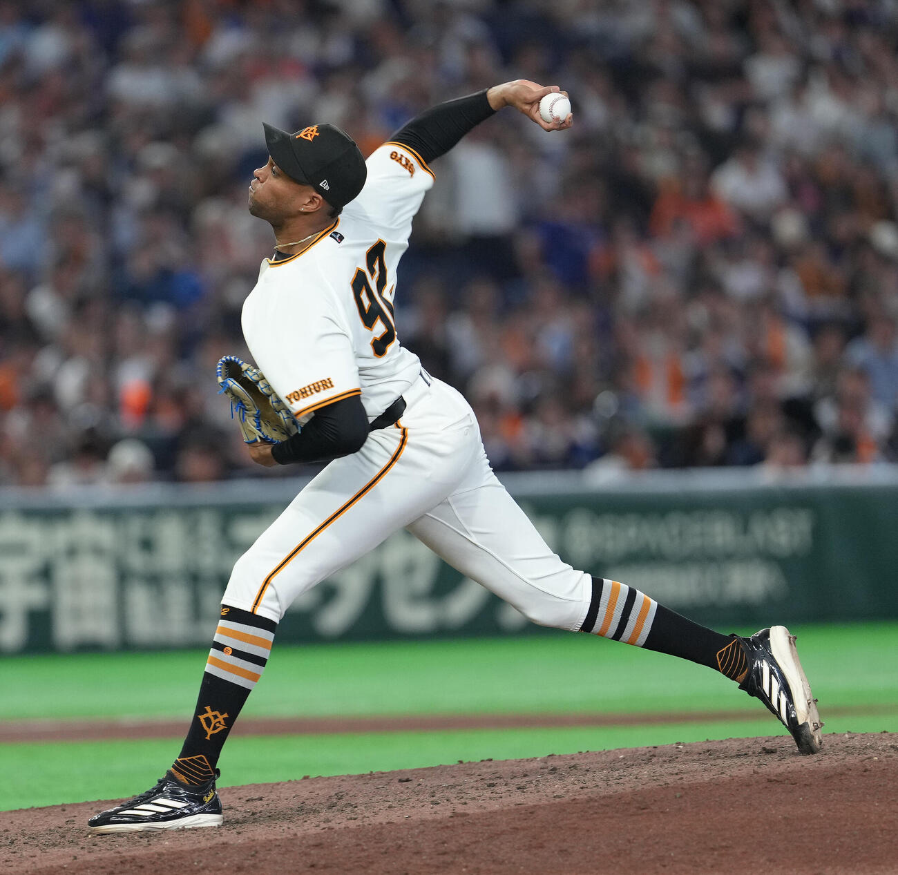 巨人対中日　9回から登板した巨人ライデル・マルティネス（撮影・足立雅史）