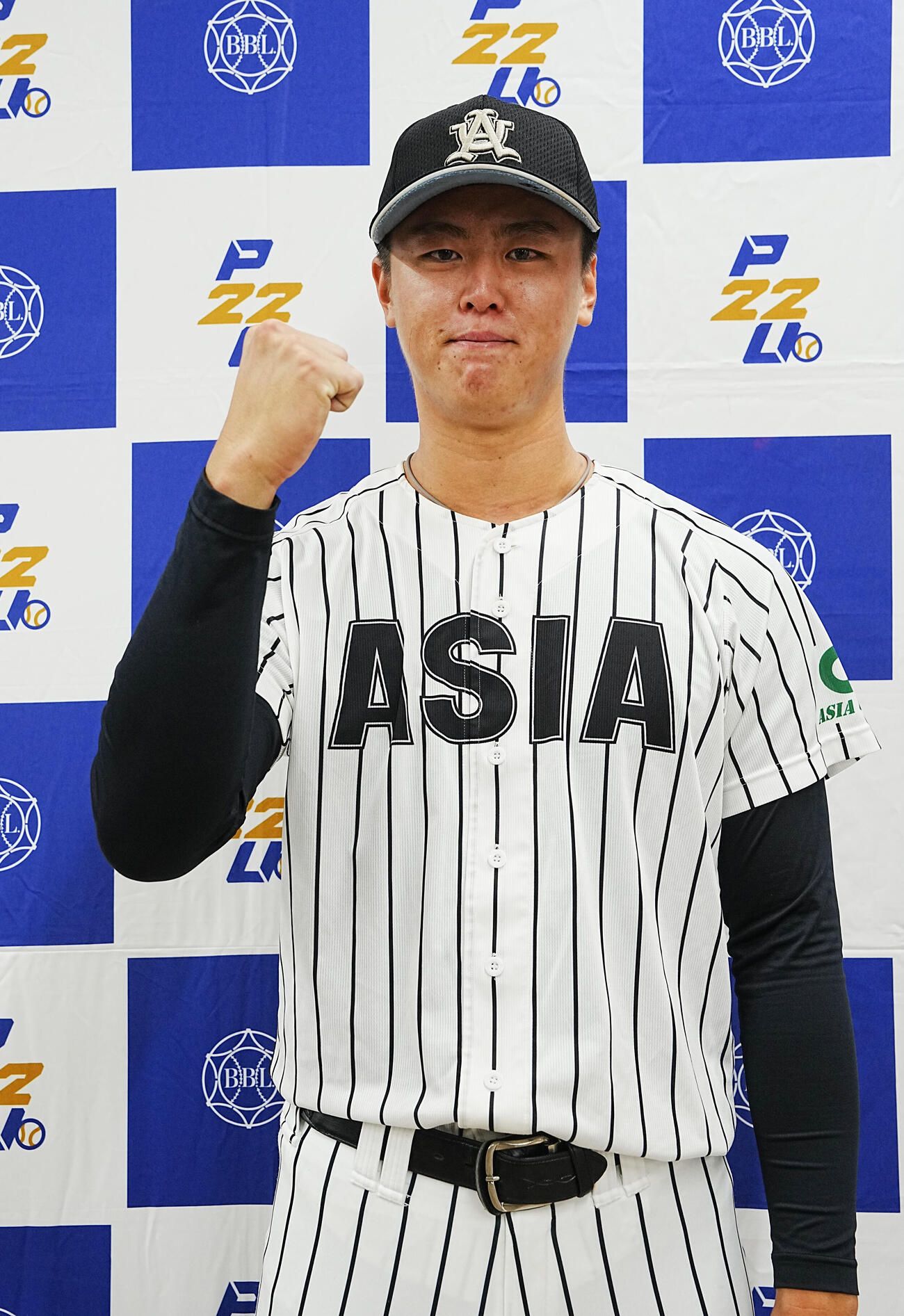 亜大対東洋大　ガッツポーズする亜大先発の川尻啓人（撮影・小沢裕）　♯東京・神宮球場　東都大学野球秋季リーグ戦、一部　
