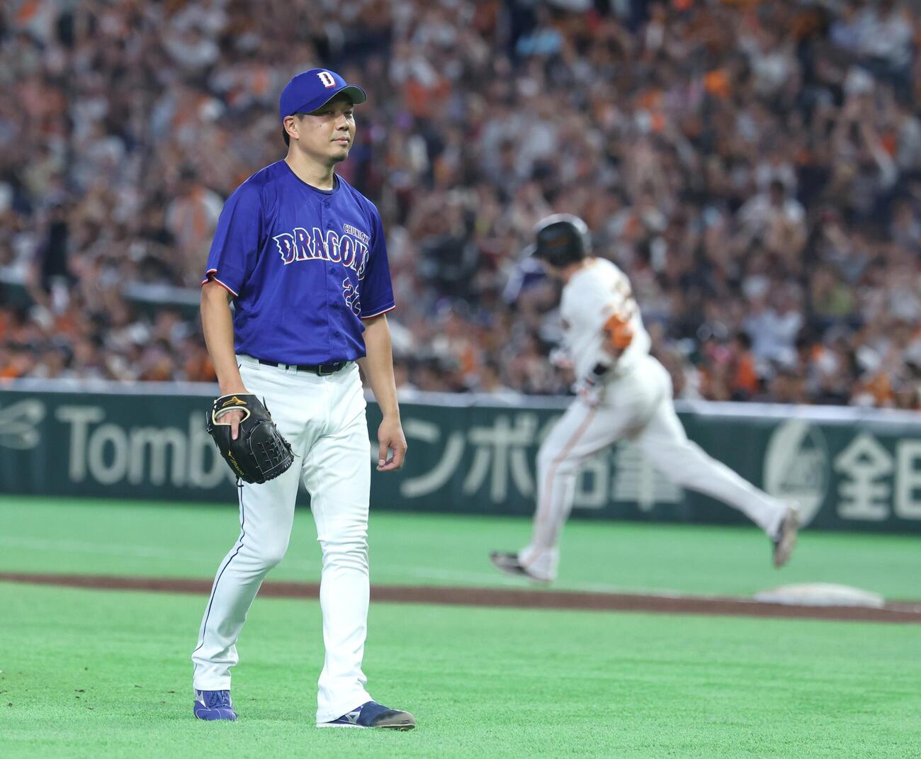 巨人対中日　3回裏巨人2死、ダルベックに本塁打を浴びる大野雄大（撮影・黒川智章）