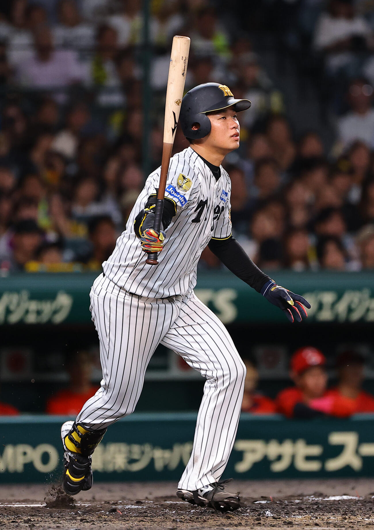 阪神対広島　5回裏阪神2死一塁、高橋遥人は二塁打を放つ（撮影・上田博志）