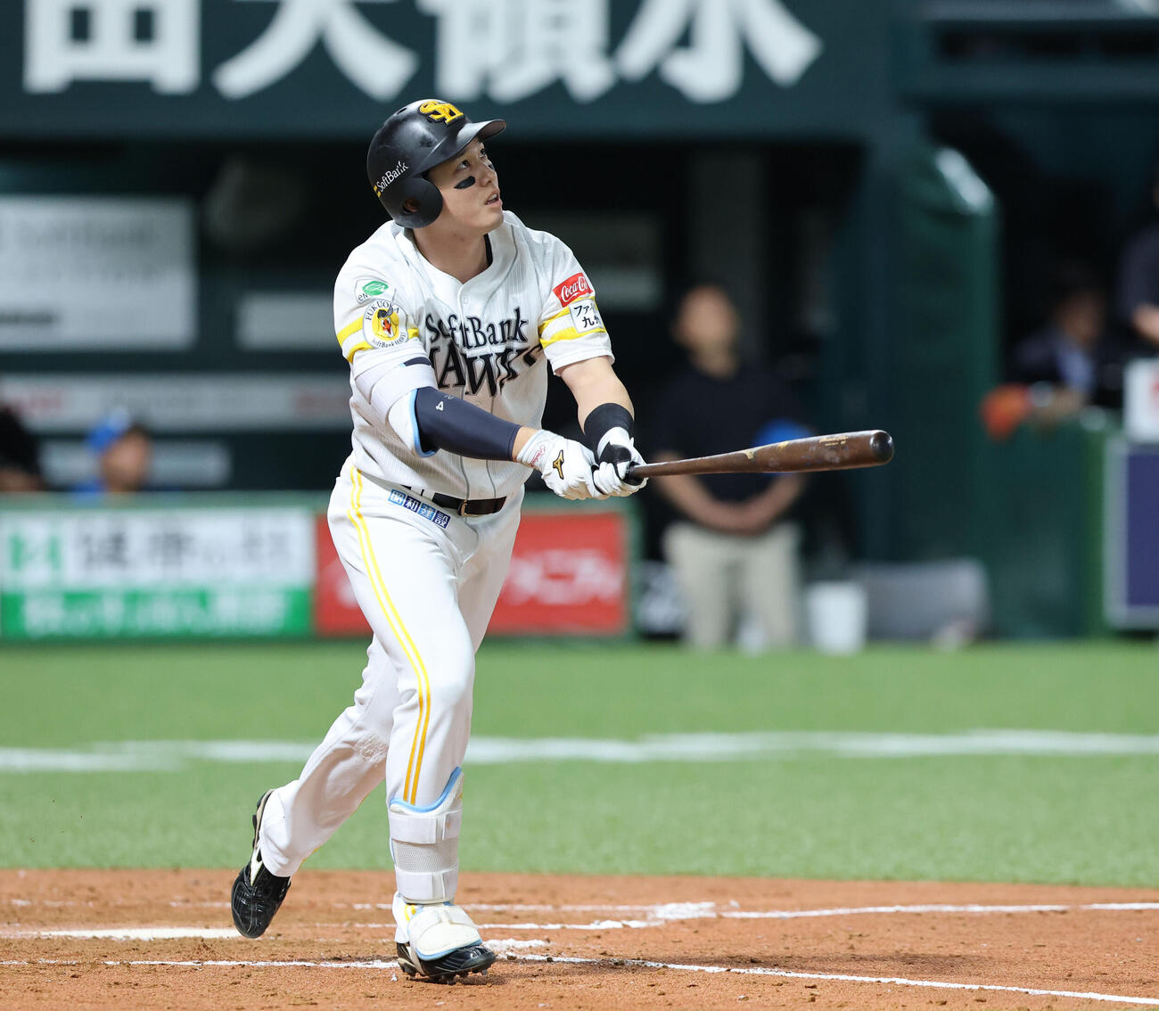 ソフトバンク日本ハム　3回裏ソフトバンク2死二塁、栗原陵矢は逆転となる右越え2点本塁打を放つ（撮影・梅根麻紀）