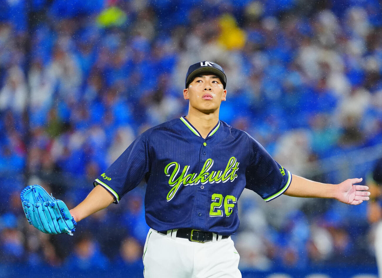 DeNA対ヤクルト　3回裏の登板を終え失点を喫したヤクルト山野太一は渋い表情（撮影・垰建太）