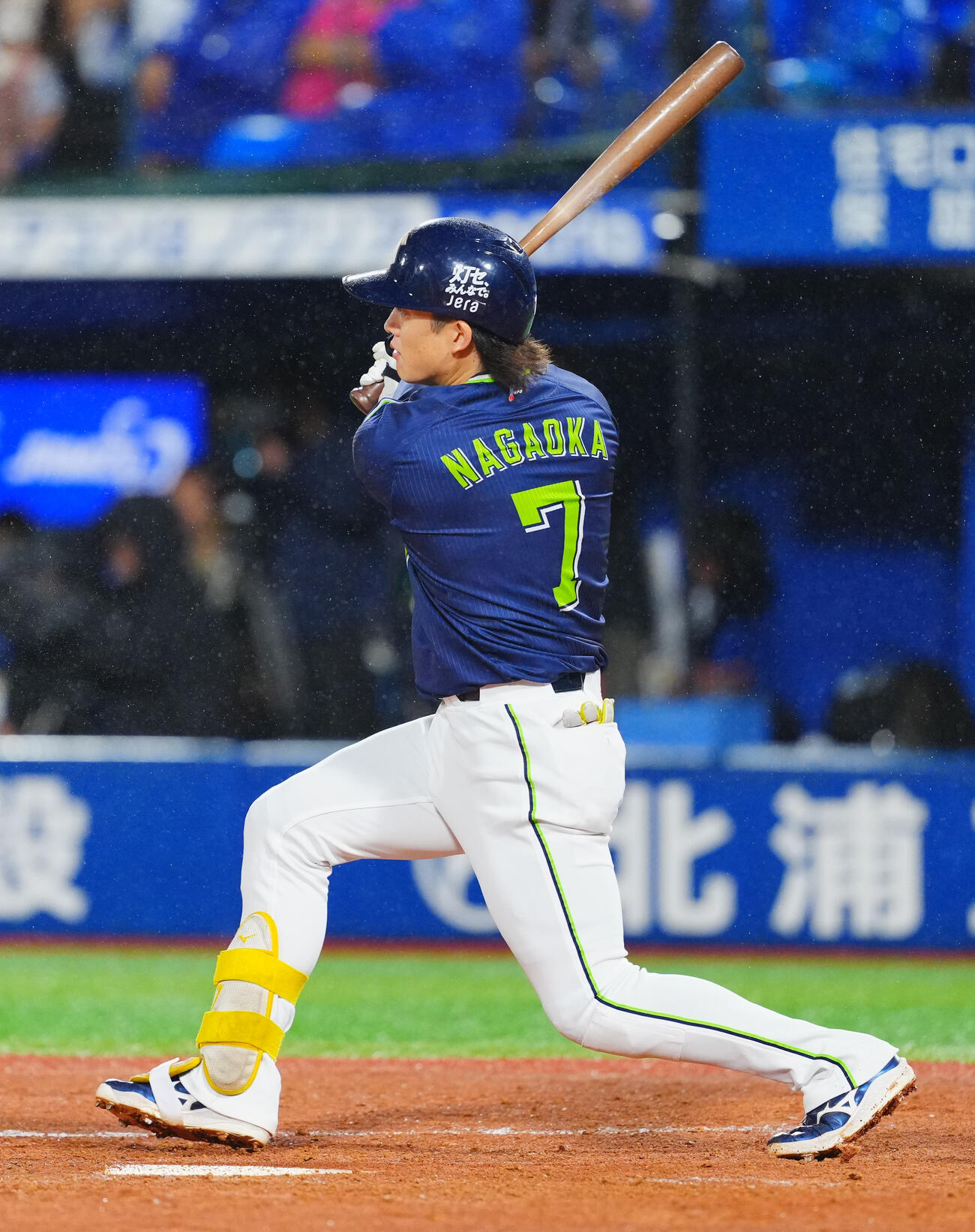 DeNA対ヤクルト　5回表ヤクルト1死二、三塁、適時打を放つ長岡秀樹（撮影・垰建太）