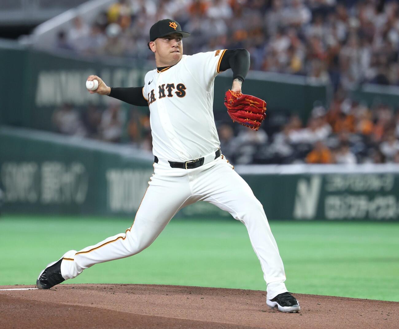 巨人対中日　巨人先発のマタ（撮影・黒川智章）
