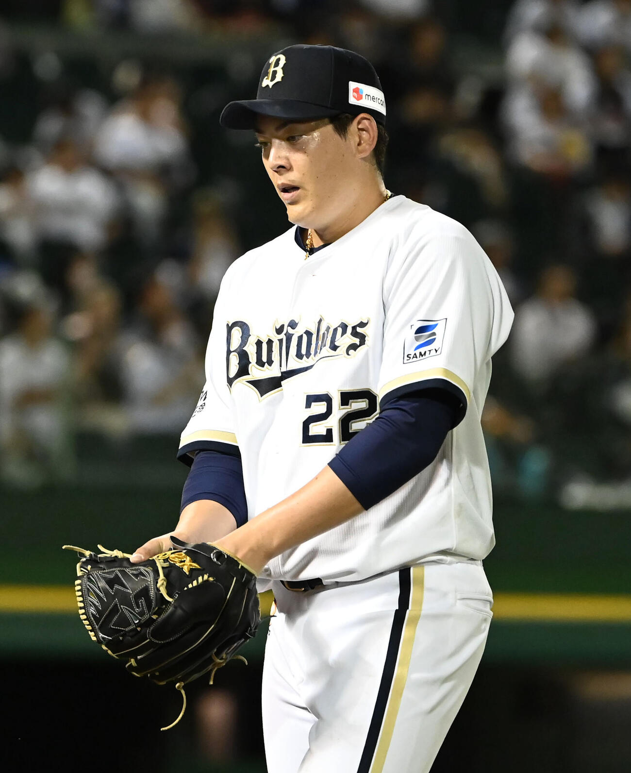 オリックス対西武　4回表を投げ終えベンチに引き揚げる九里亜蓮（撮影・石井愛子）
