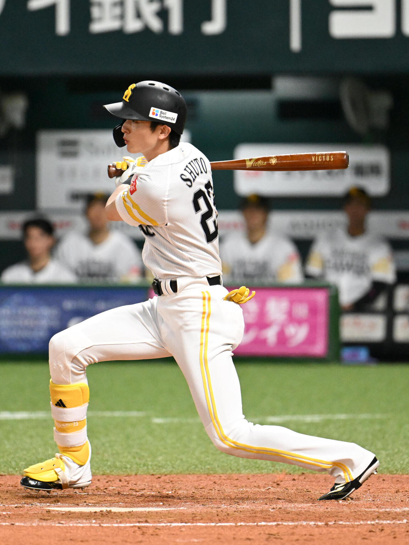 ソフトバンク対日本ハム　3回裏ソフトバンク1死三塁、周東佑京は適時内野安打を放つ（撮影・林敢治）
