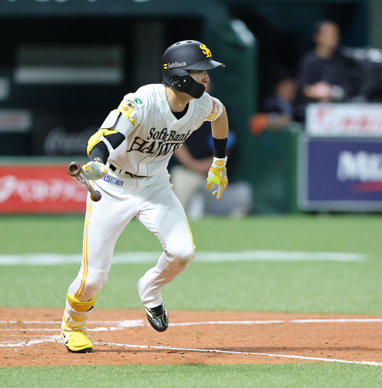 ソフトバンク日本ハム　3回裏ソフトバンク1死三塁、周東佑京は適時打となる二内野安打を放つ（撮影・梅根麻紀）